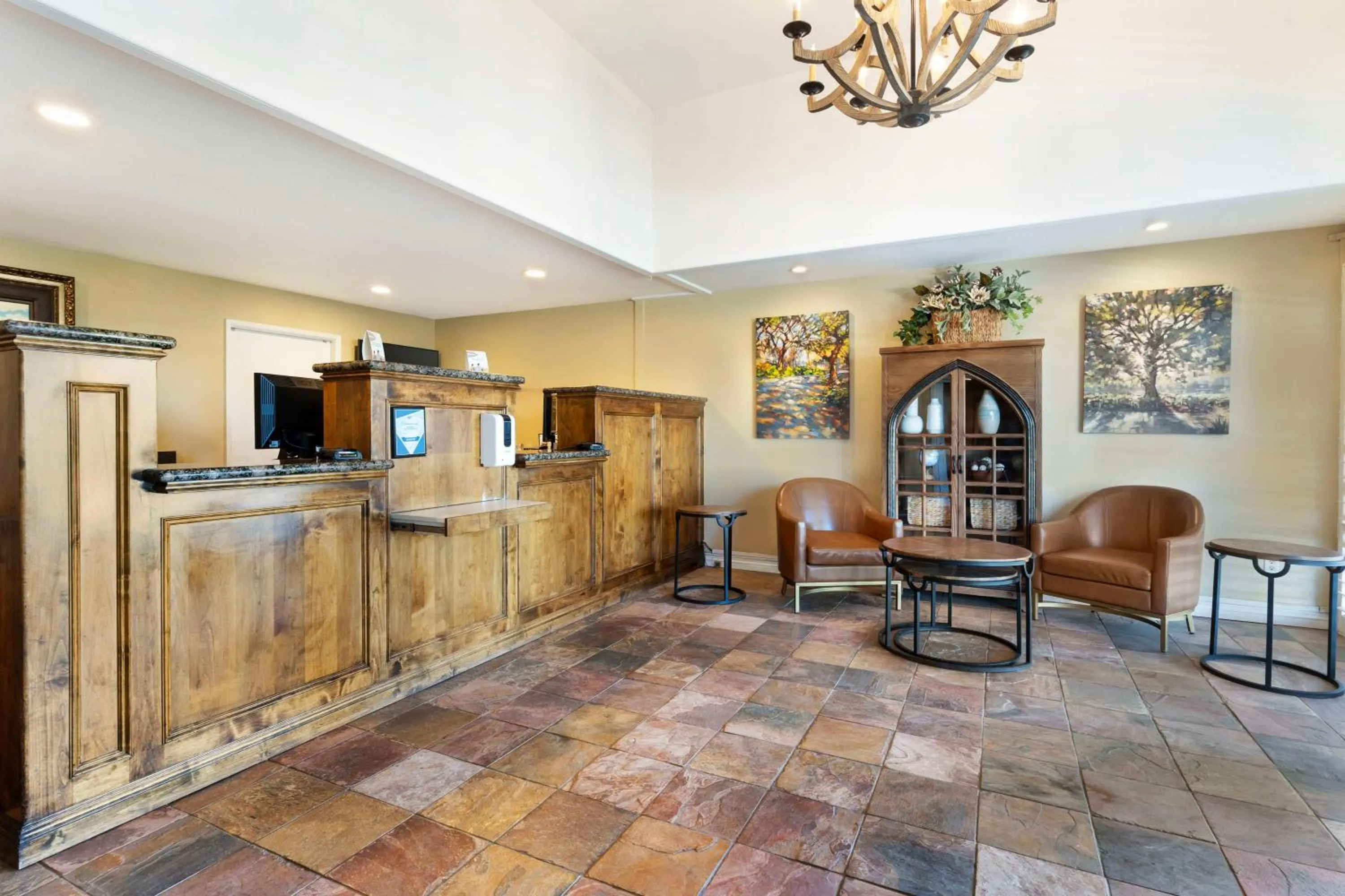 Lobby or reception in Sonoma Winegrower's Inn