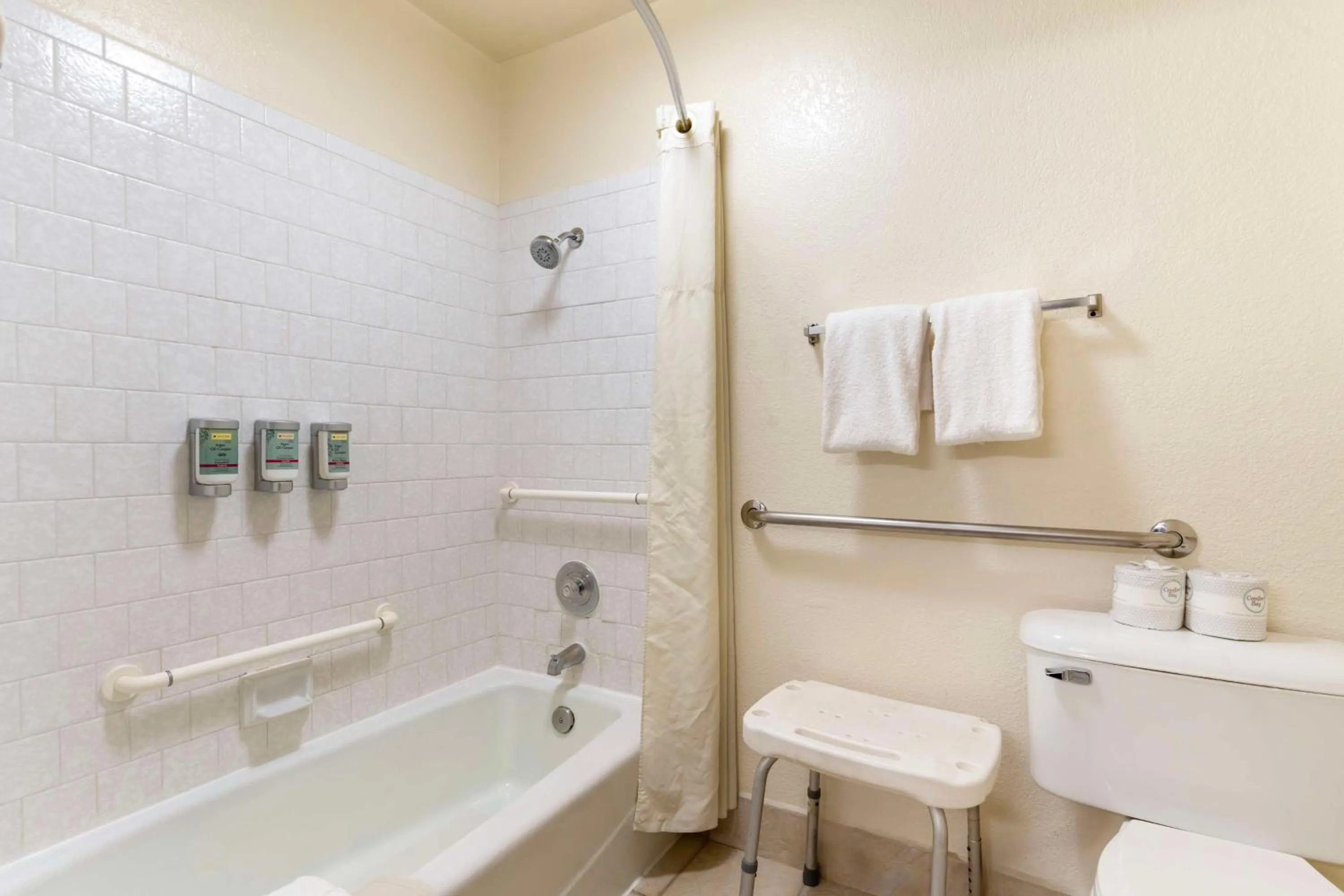 Bathroom in Sonoma Winegrower's Inn