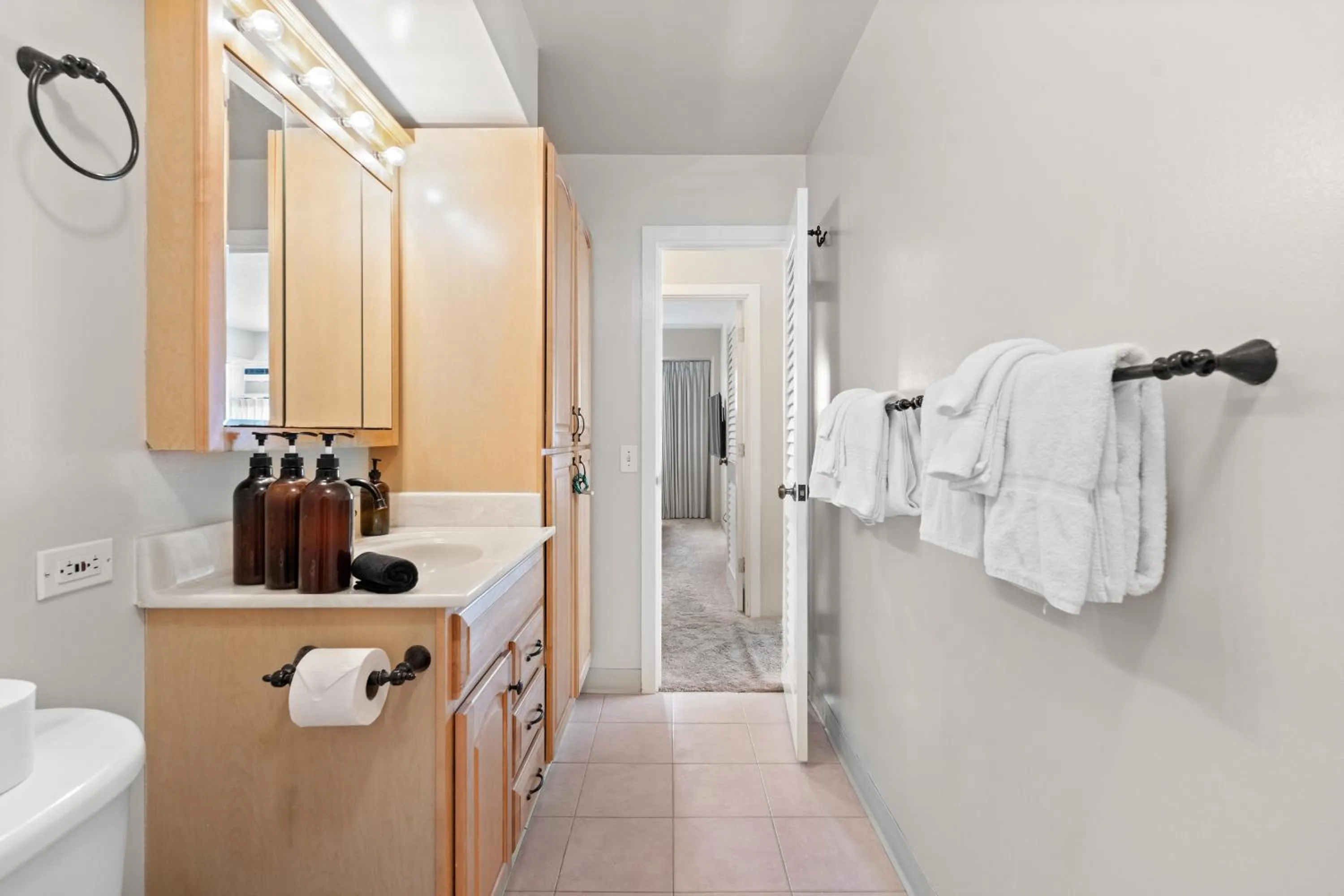 Ocean View from Lanais-2 Blocks to Waikiki Beach