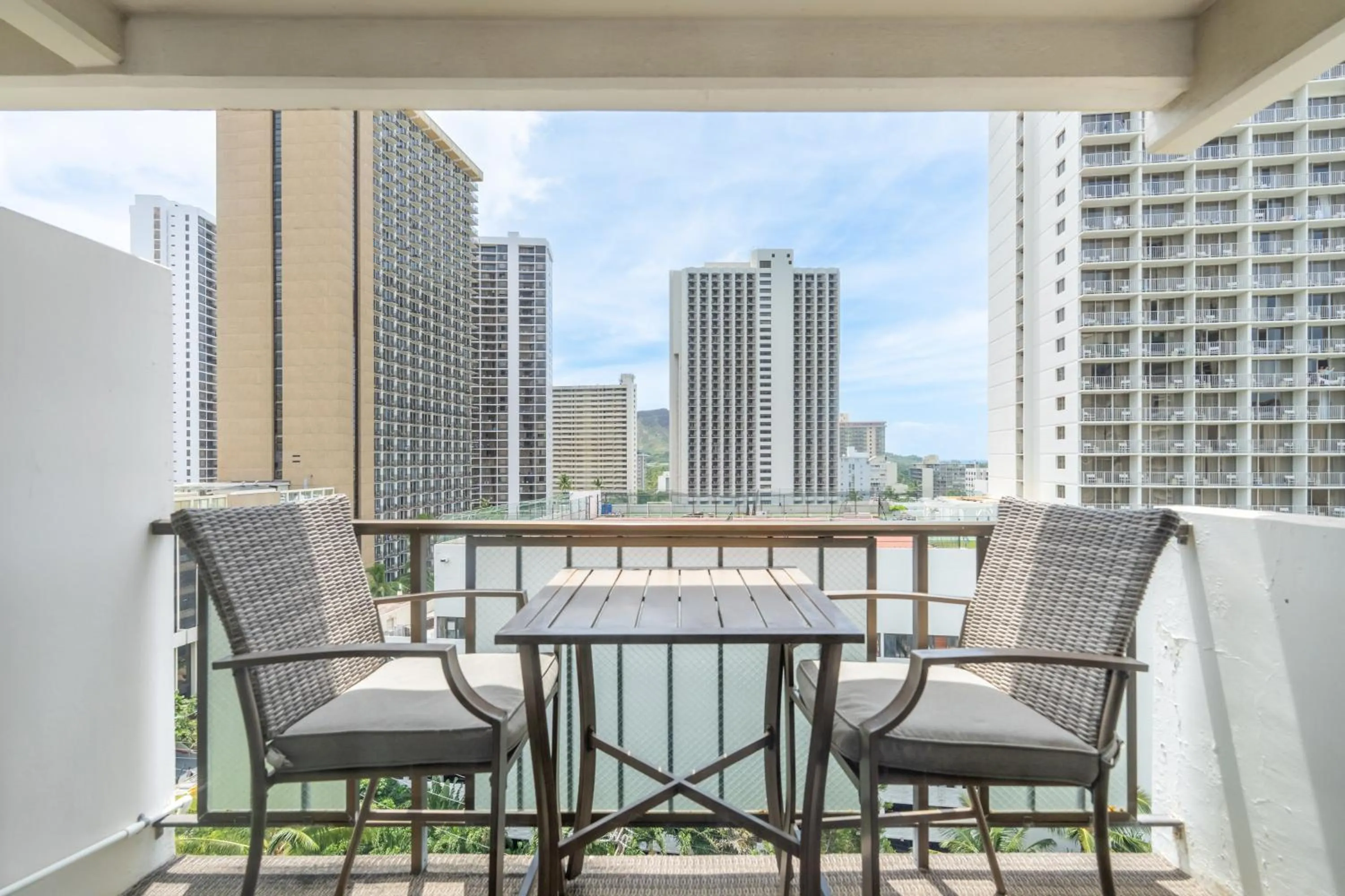 Ocean View from Lanais-2 Blocks to Waikiki Beach