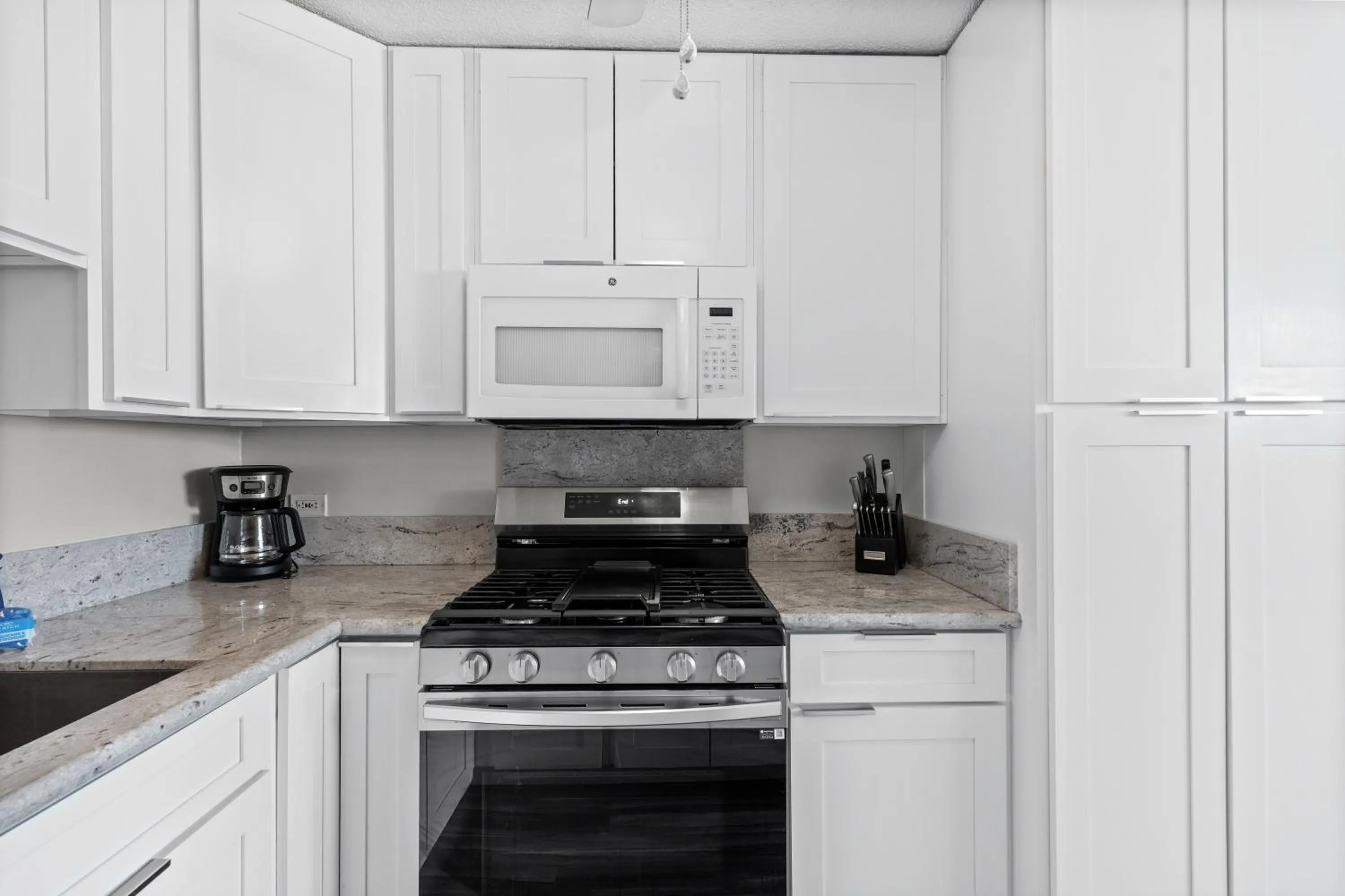 Ocean View from Lanais-2 Blocks to Waikiki Beach