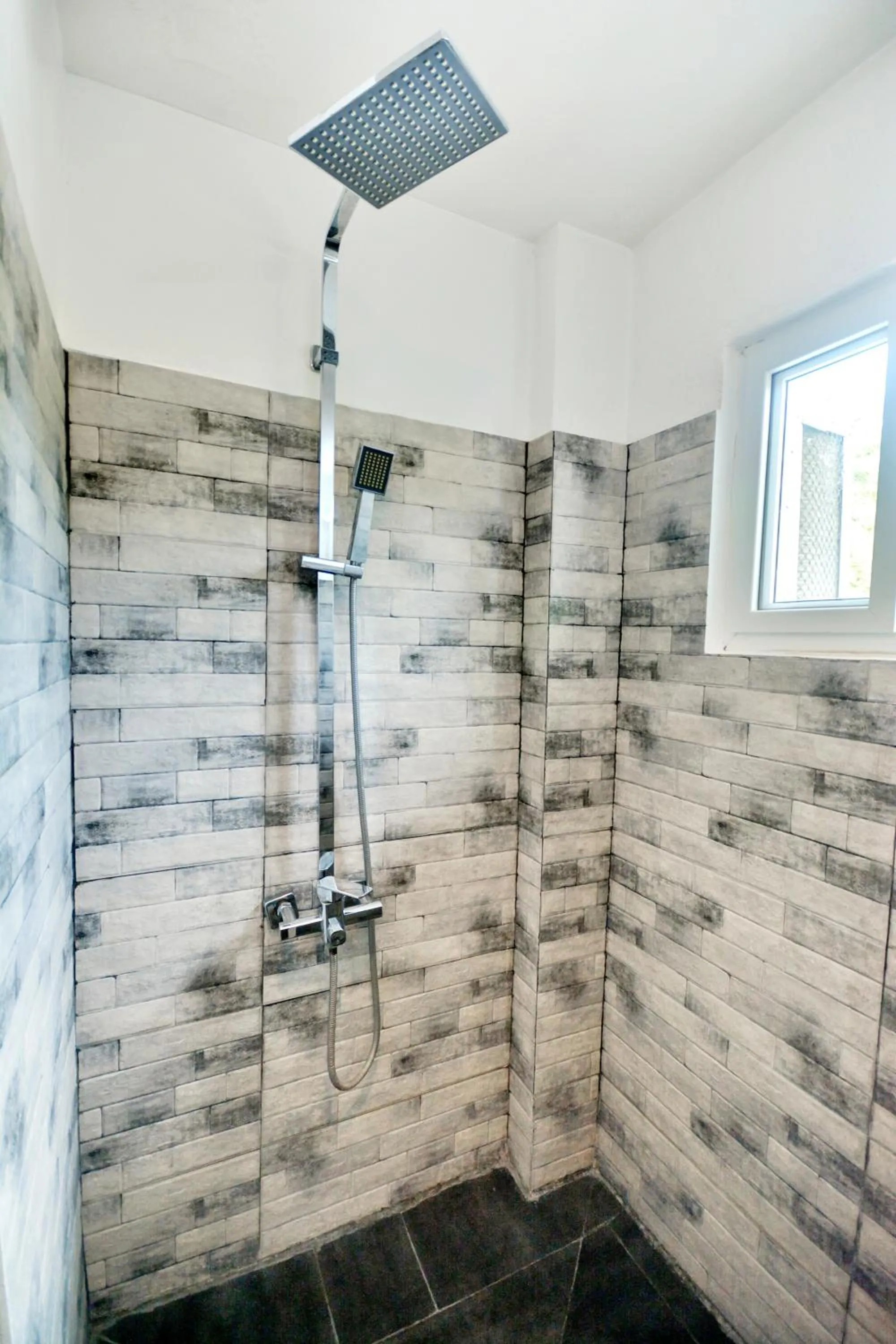 Shower in BABOSAM Hotel