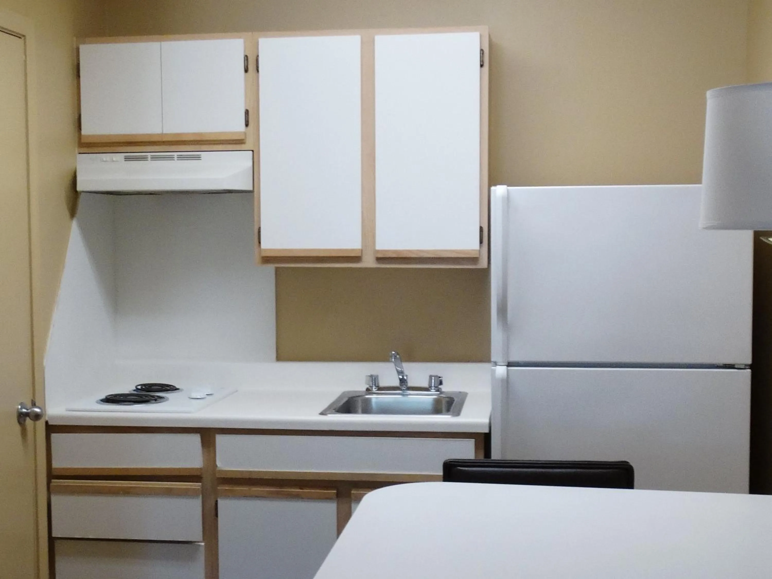 Kitchen or kitchenette in Extended Stay America Suites - Portland - Beaverton