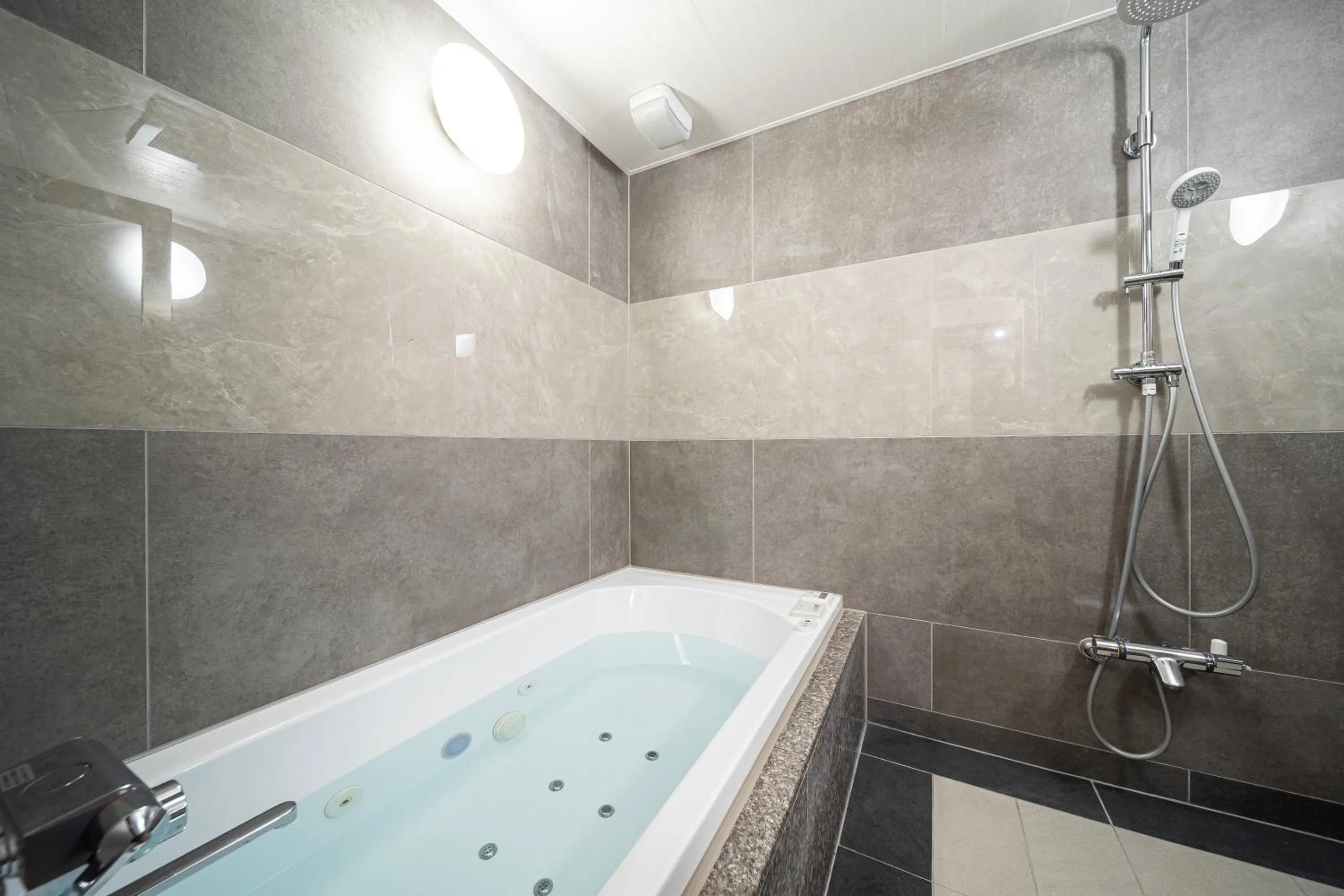 Bathroom in Lucky Sun