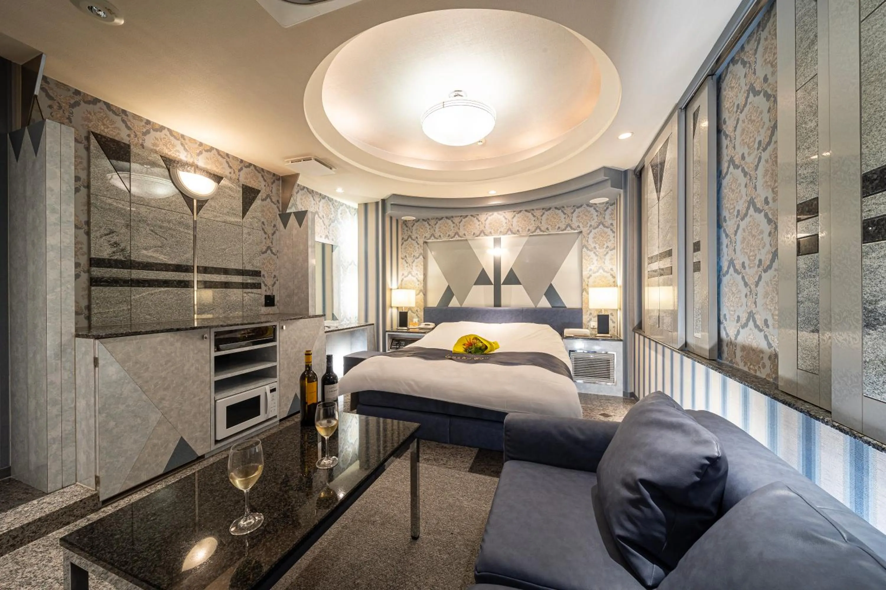 Photo of the whole room, Bed in Lucky Sun