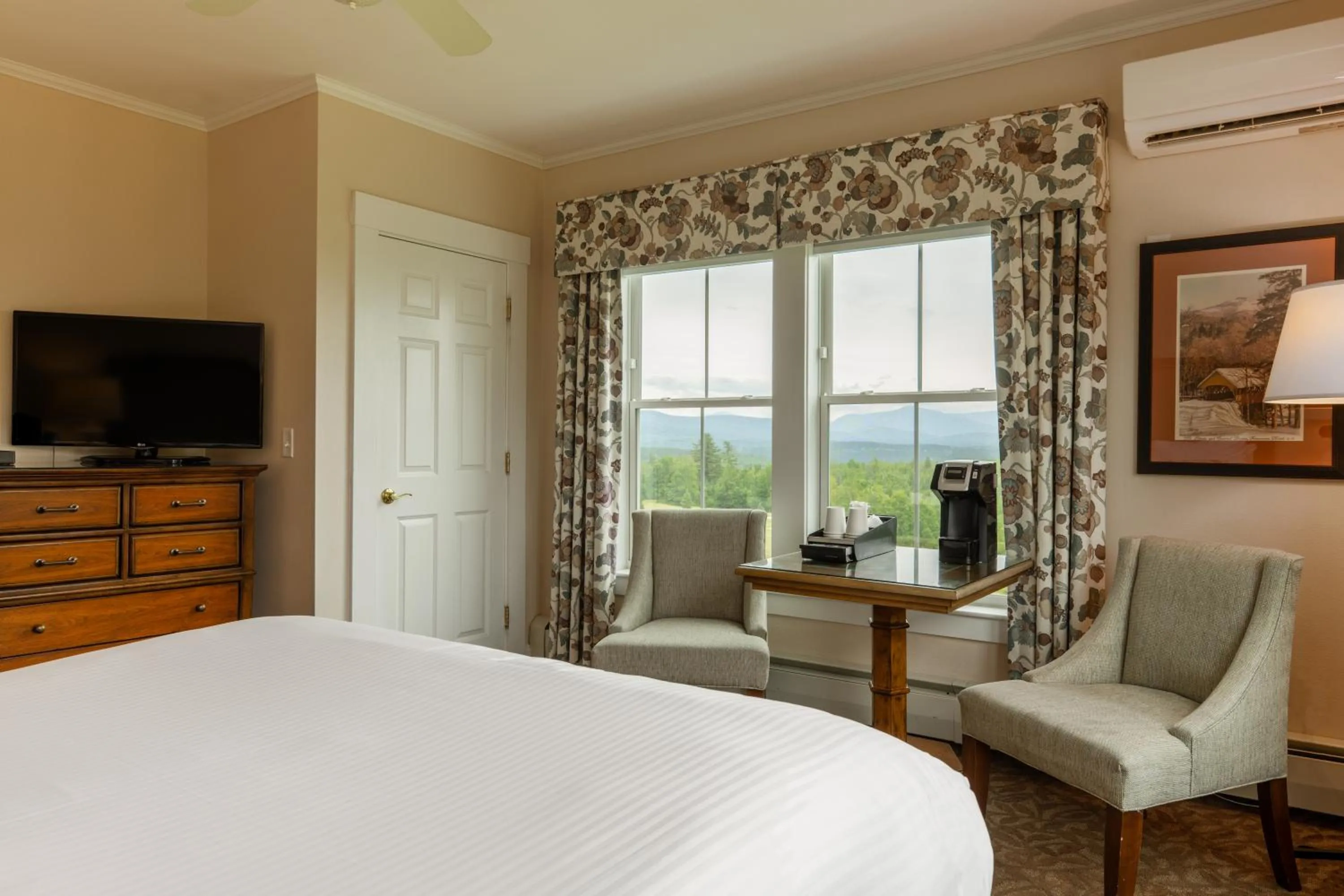 View (from property/room), Bed in Mountain View Grand Resort & Spa