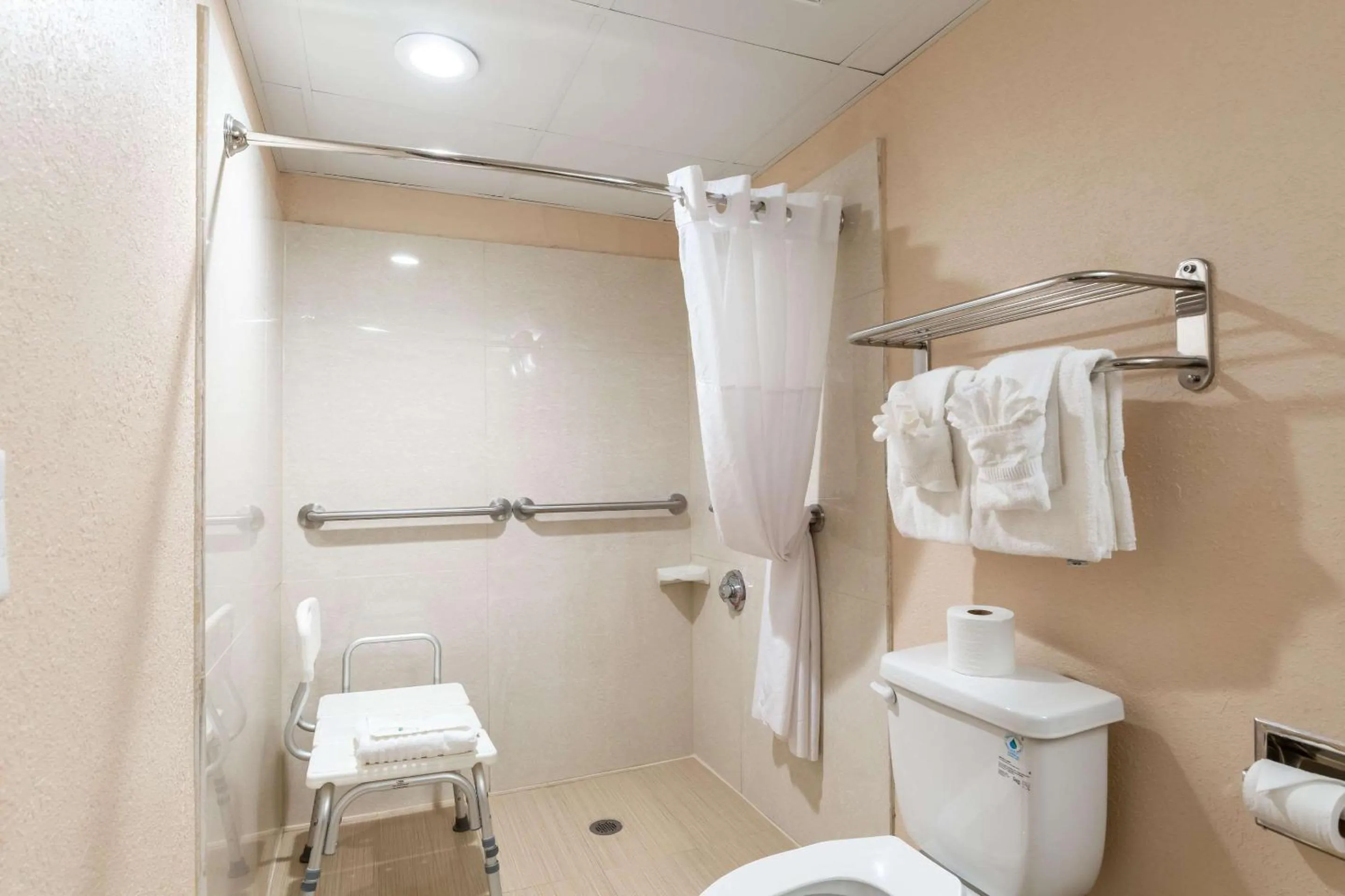 Bathroom in Quality Inn Pasadena - Houston East