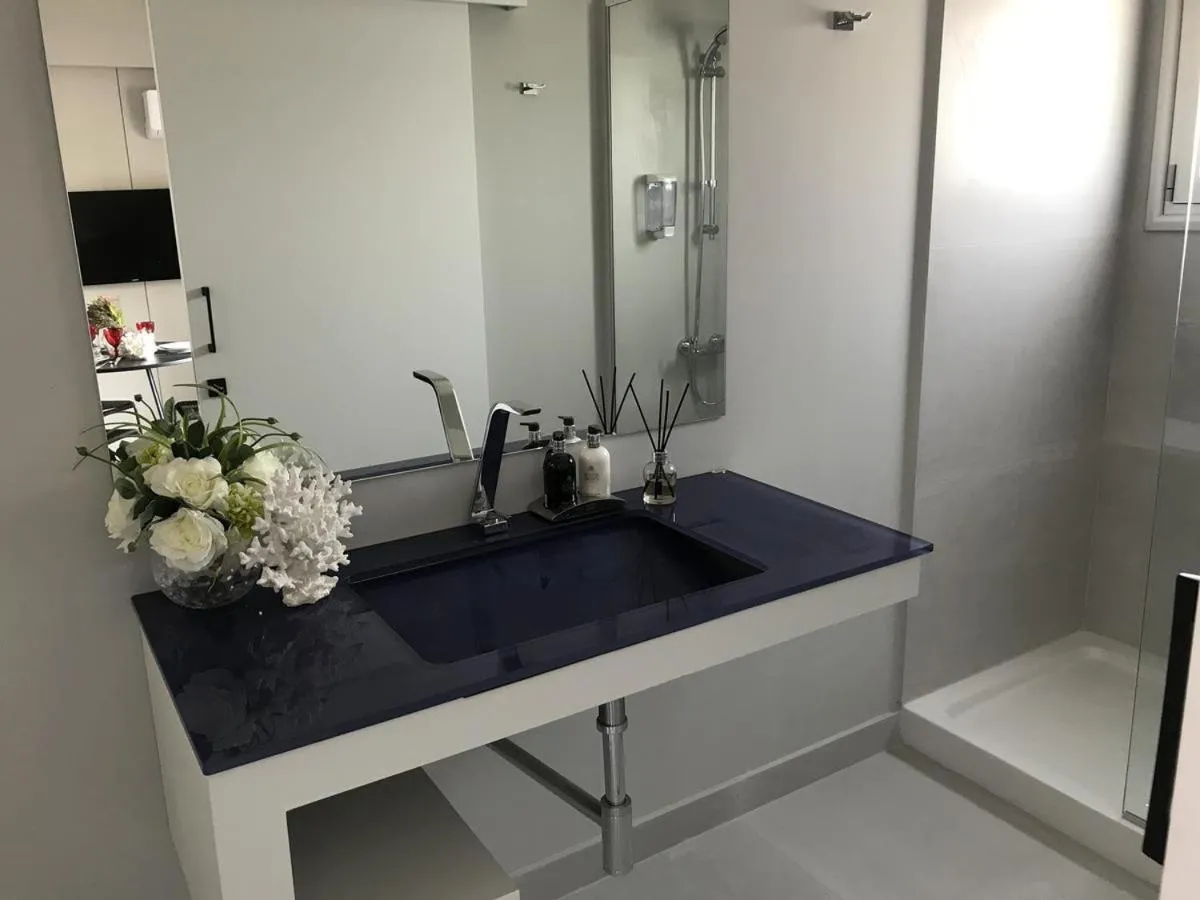 Bathroom in Levante Holiday Apartments