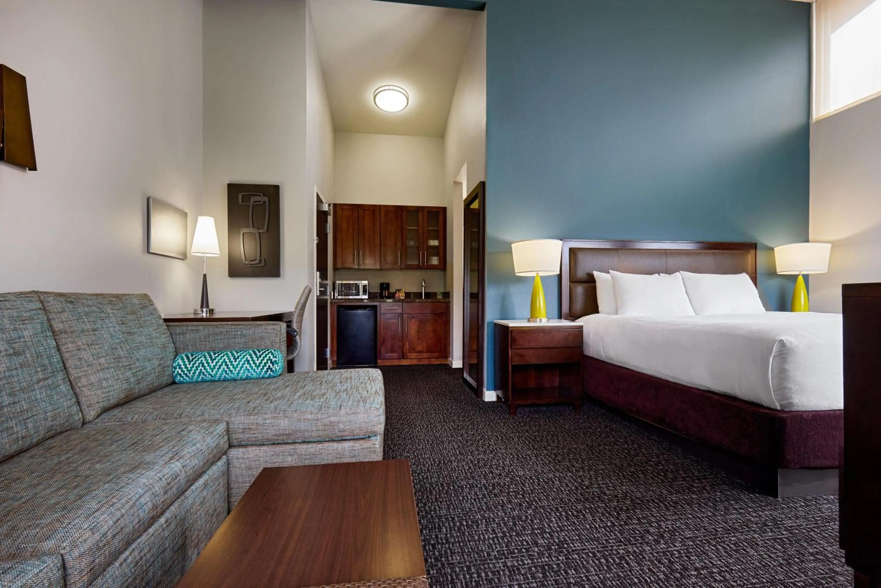Photo of the whole room, Bed in Hyatt House Seattle/Redmond