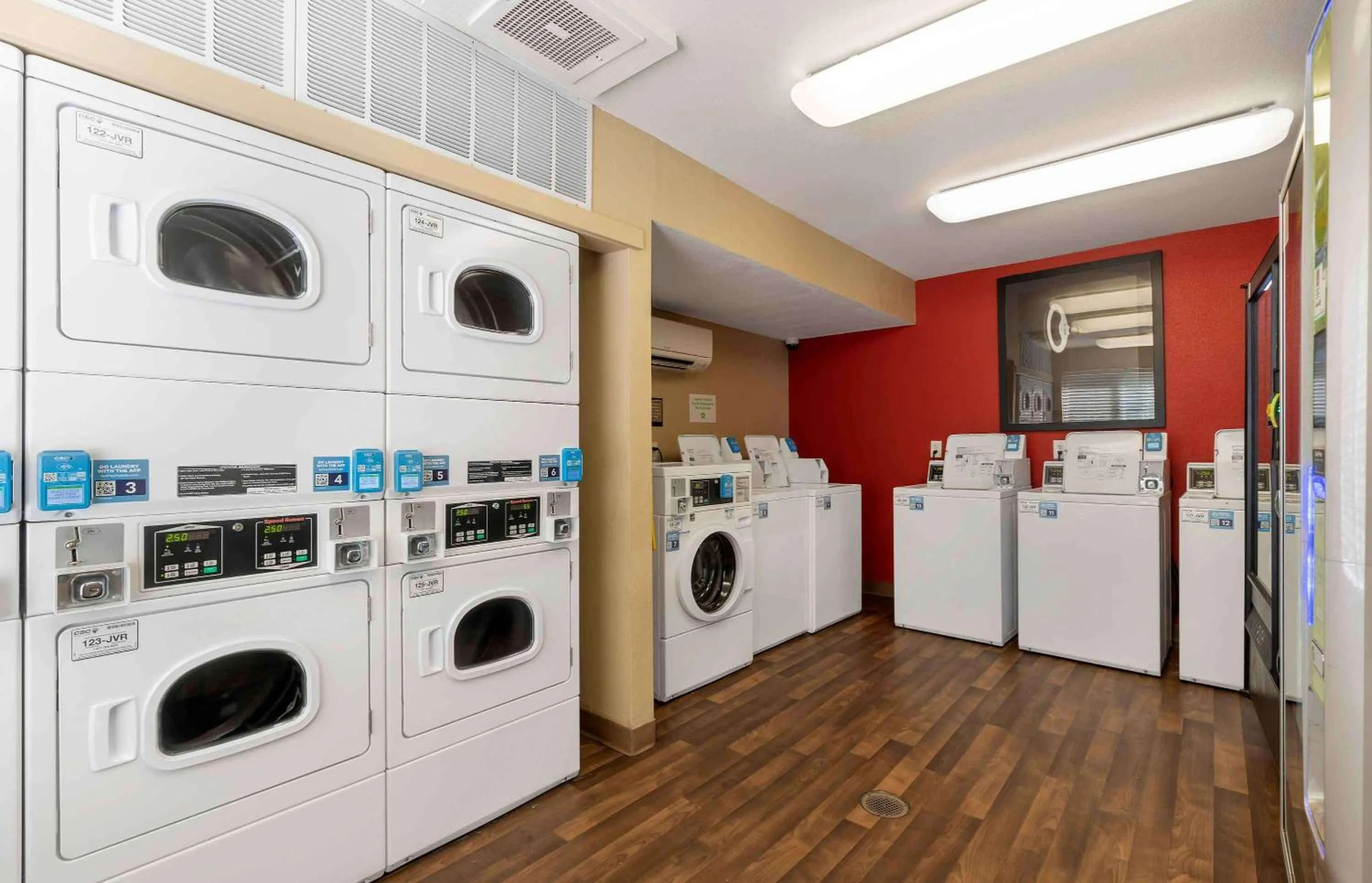 Property building in Extended Stay America Suites - Sacramento - South Natomas