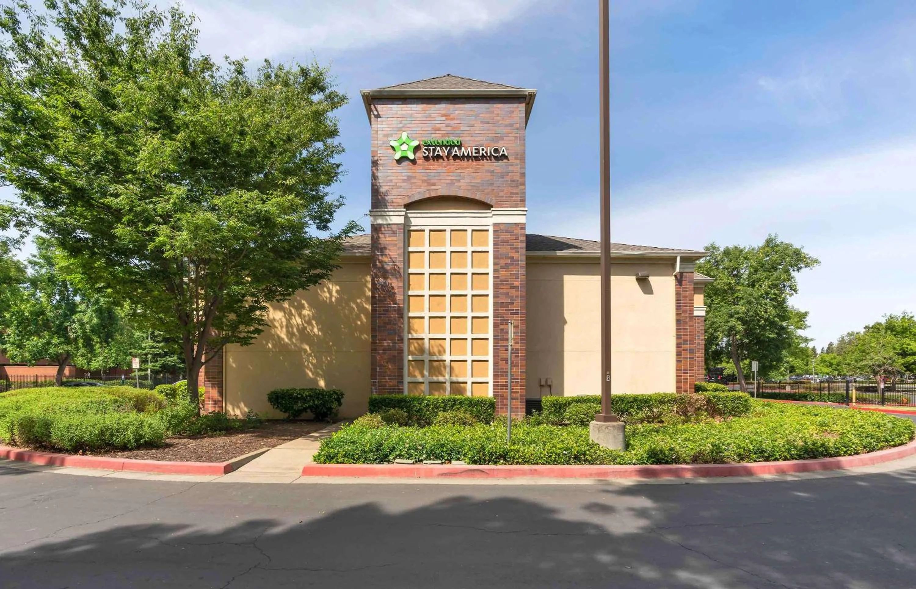 Property building in Extended Stay America Suites - Sacramento - South Natomas