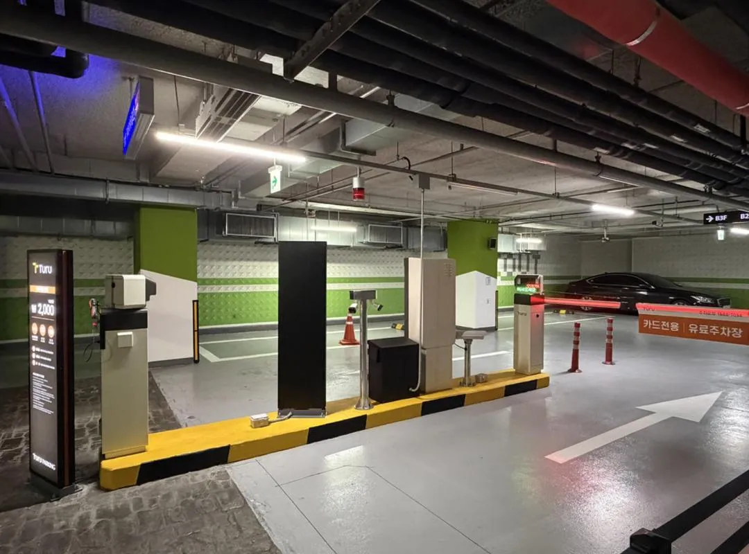 Parking in Orakai Daehakro Hotel, BW Signature Collection