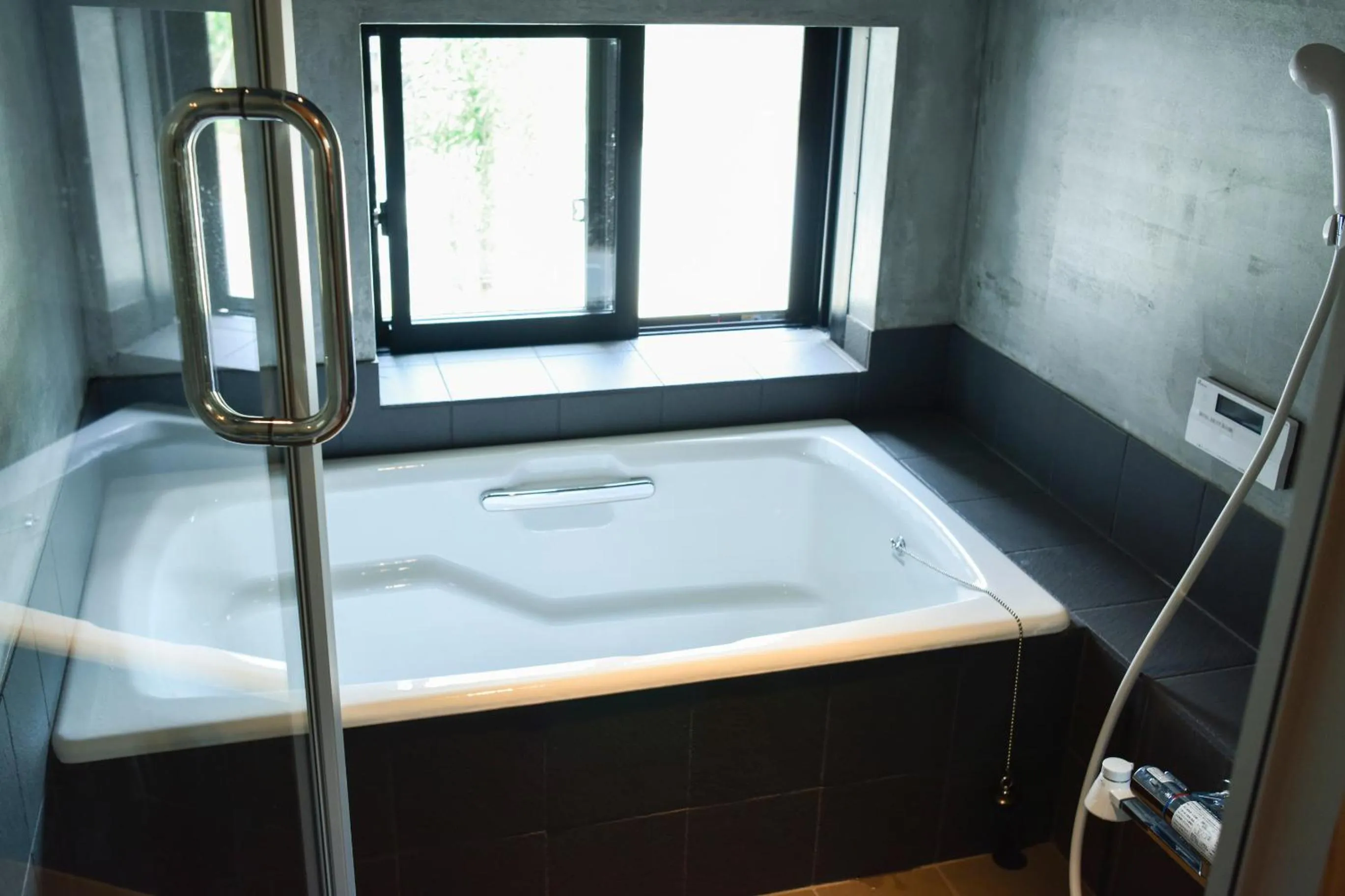 Shower, Bed in Okune