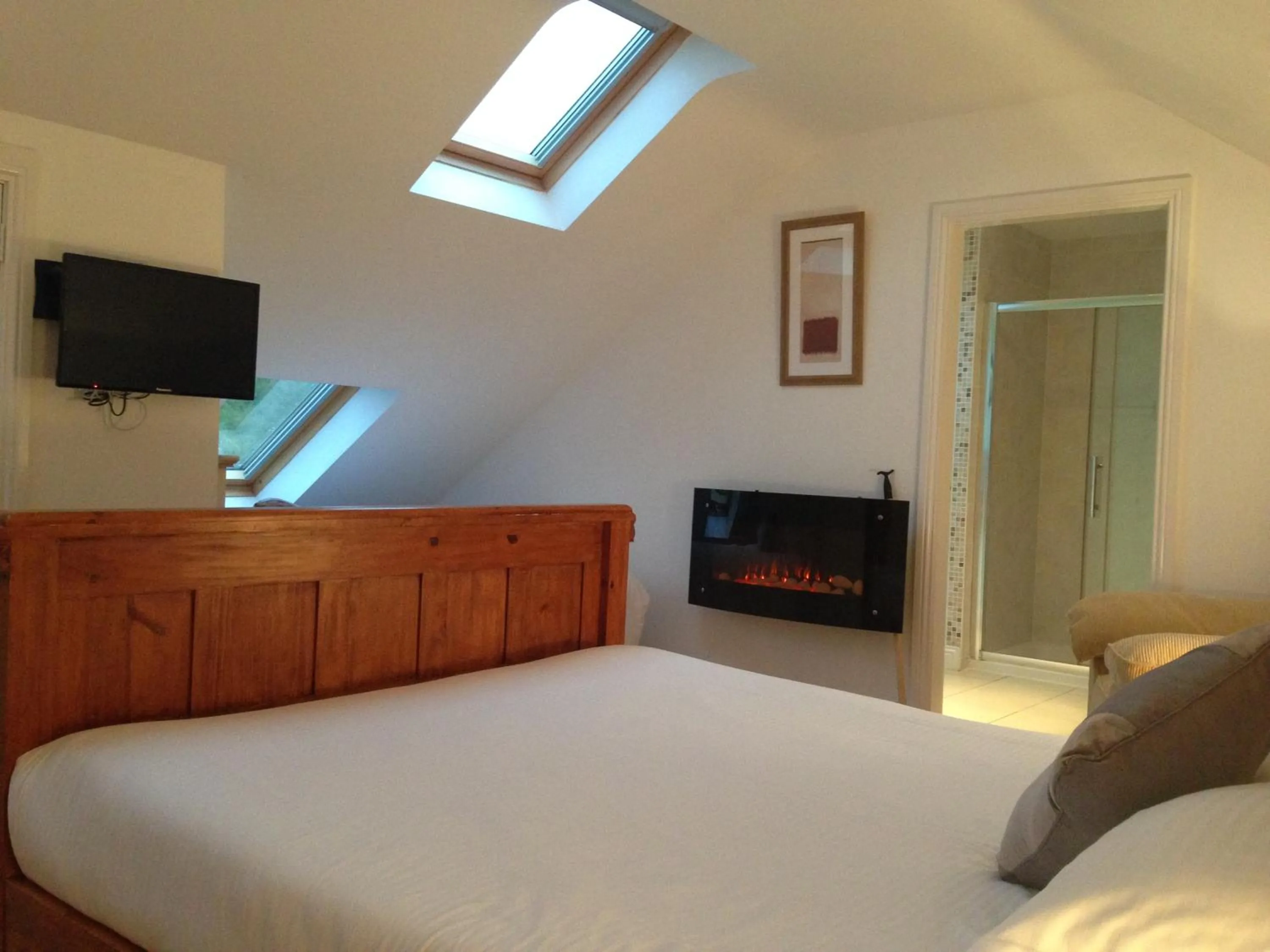 Bedroom, TV/Entertainment Center in The View at 37 B&B