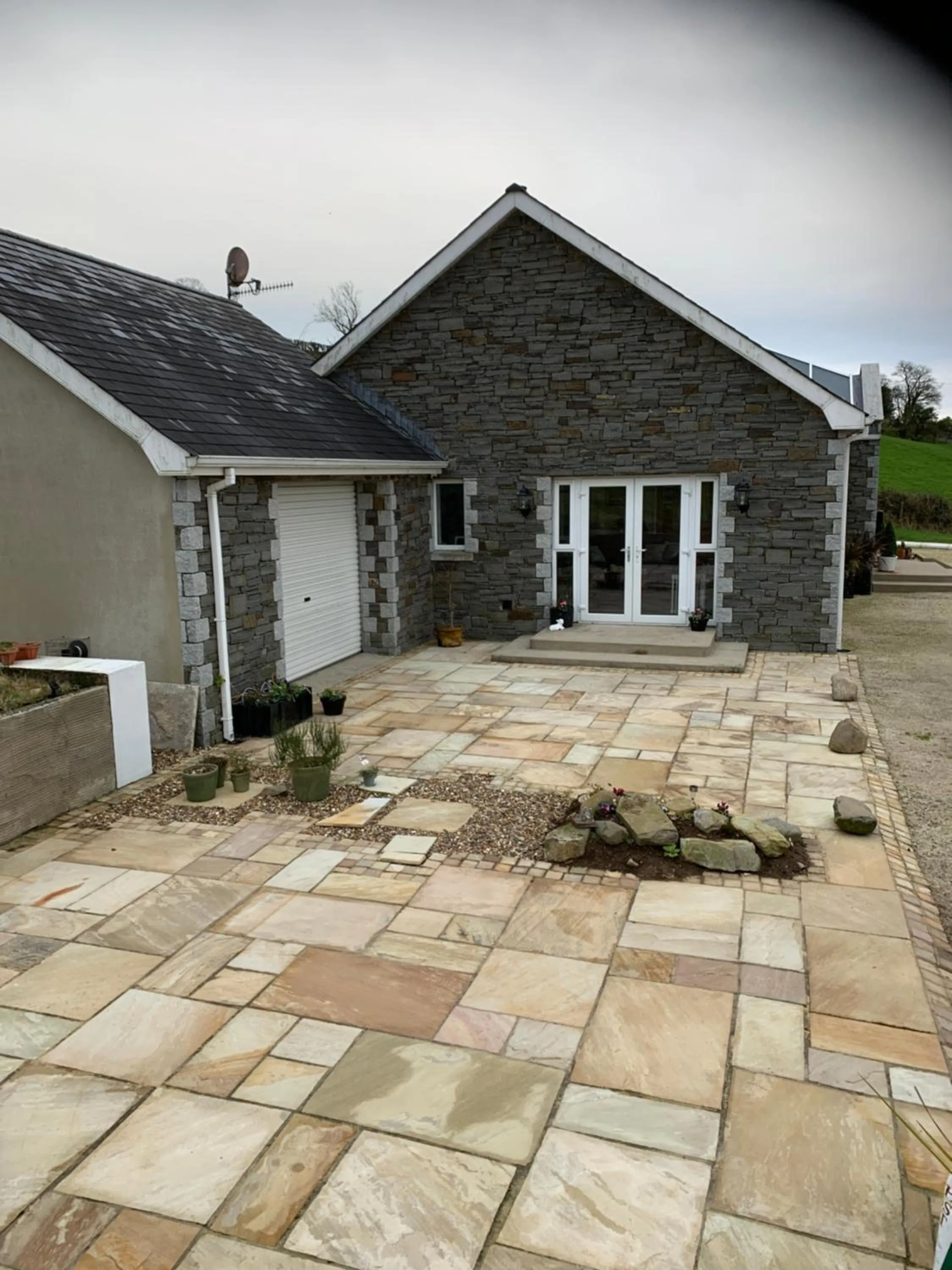 Patio, Property Building in The View at 37 B&B