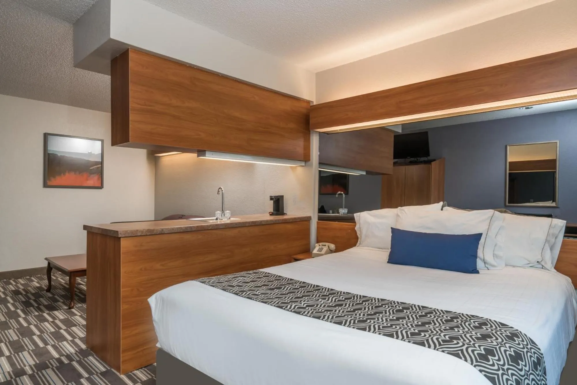 Photo of the whole room, Bed in Microtel Inn & Suites by Wyndham Springfield