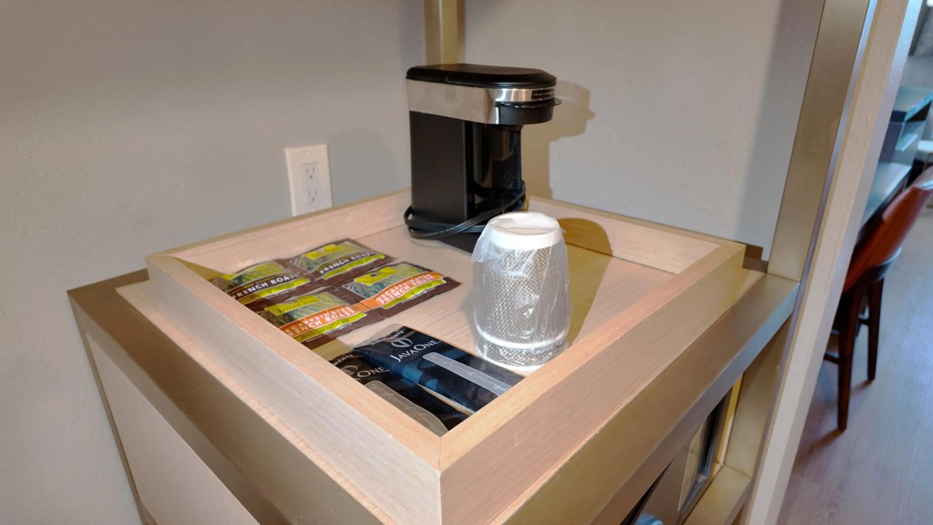 Coffee/tea facilities in Lincoln Hotel Monterey Park Los Angeles