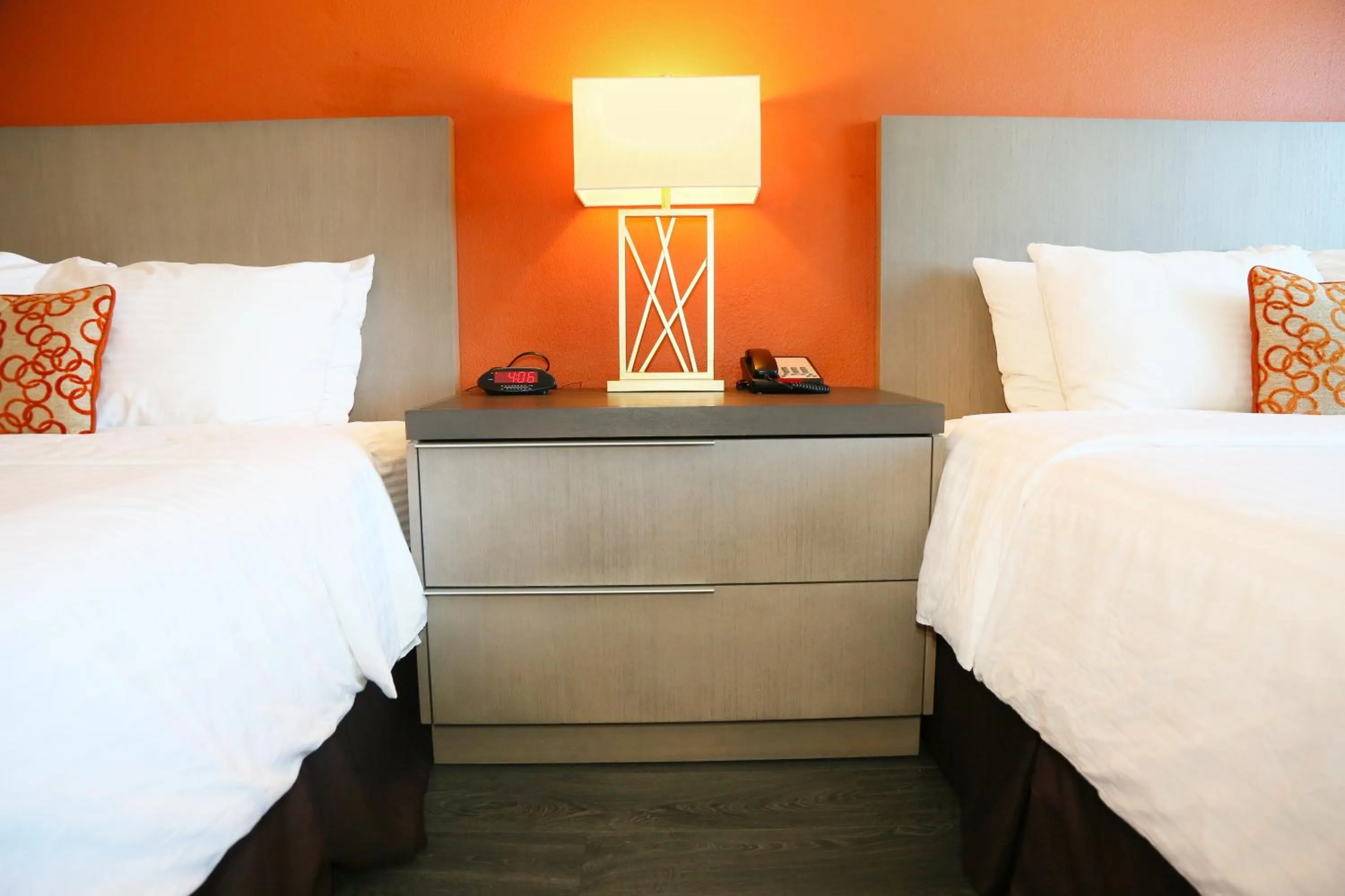 Bed in Lincoln Hotel Monterey Park Los Angeles