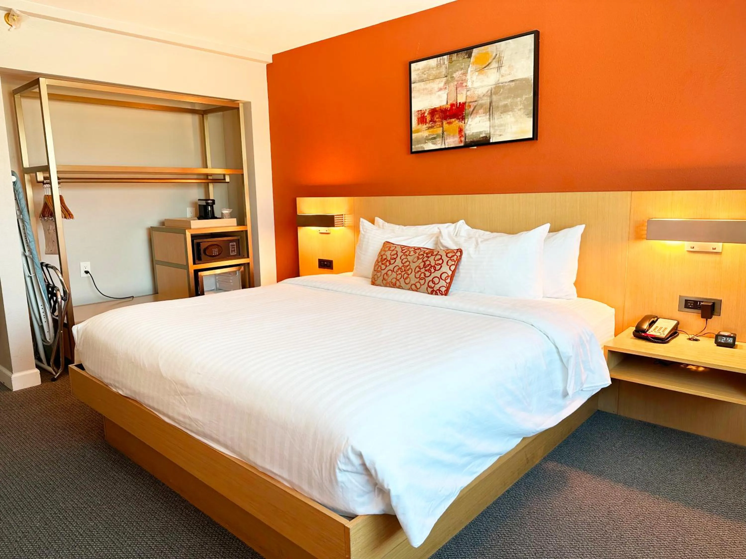 Bed in Lincoln Hotel Monterey Park Los Angeles