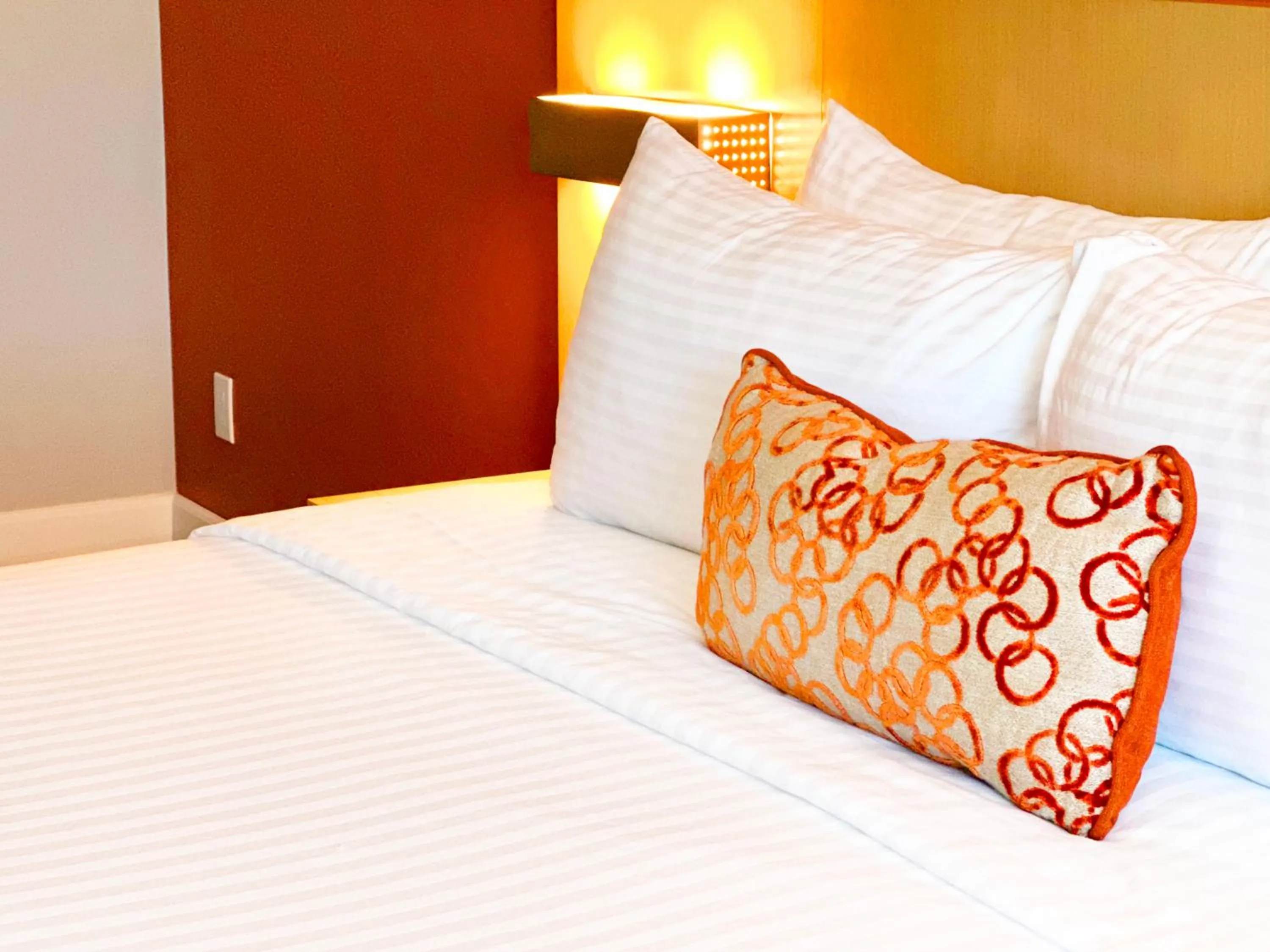 Bed in Lincoln Hotel Monterey Park Los Angeles