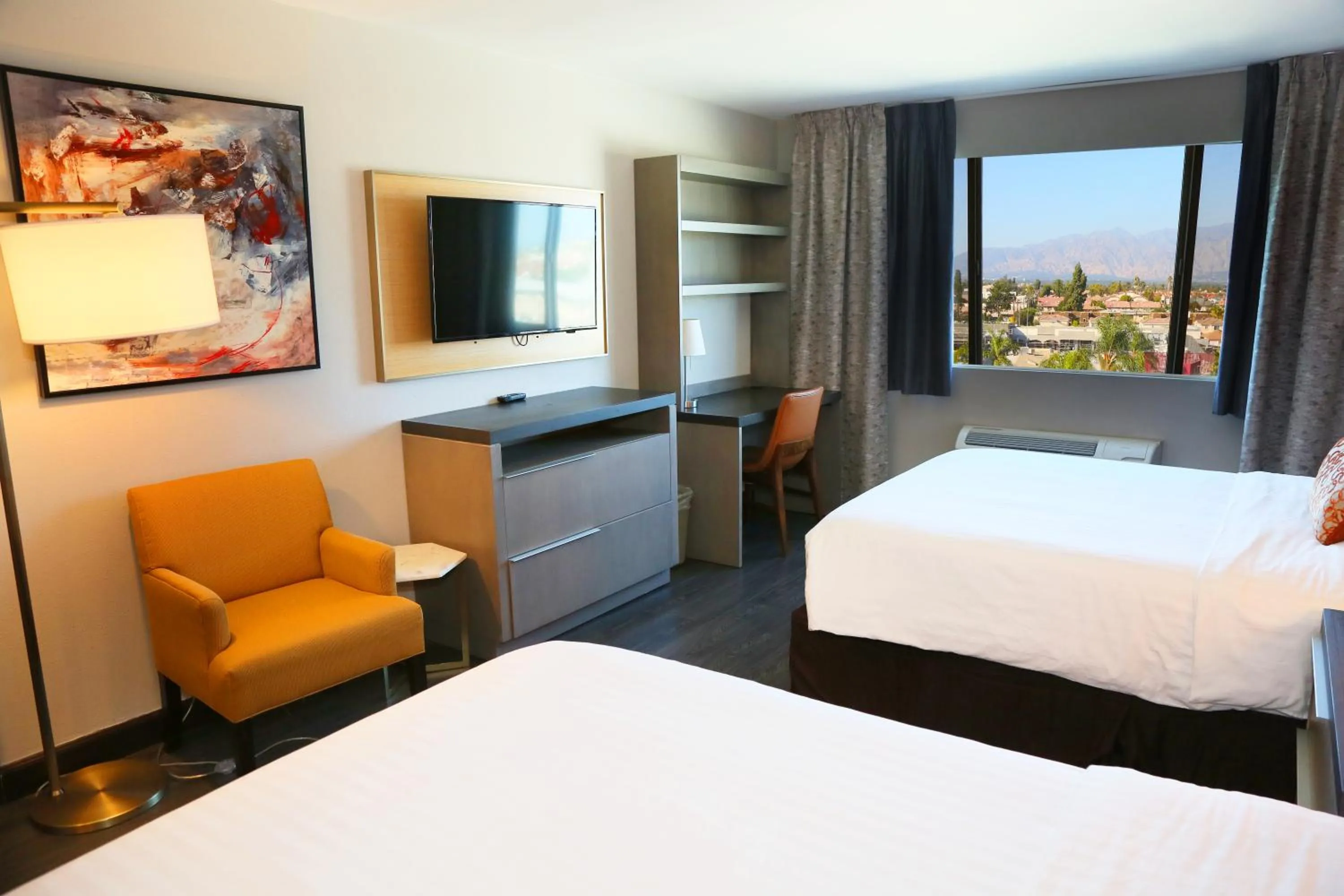 Photo of the whole room, Bed in Lincoln Hotel Monterey Park Los Angeles