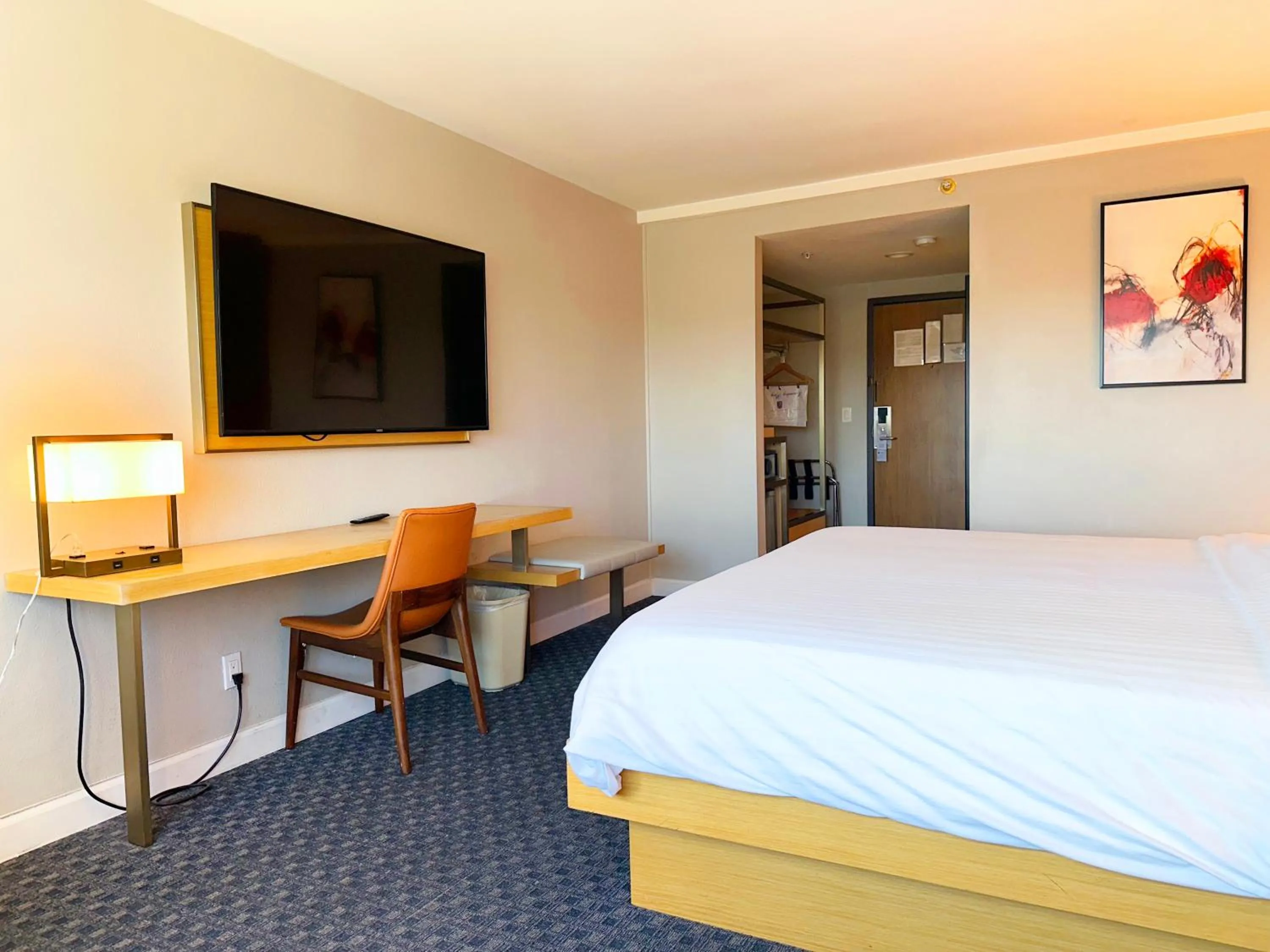 hair dresser, Bed in Lincoln Hotel Monterey Park Los Angeles