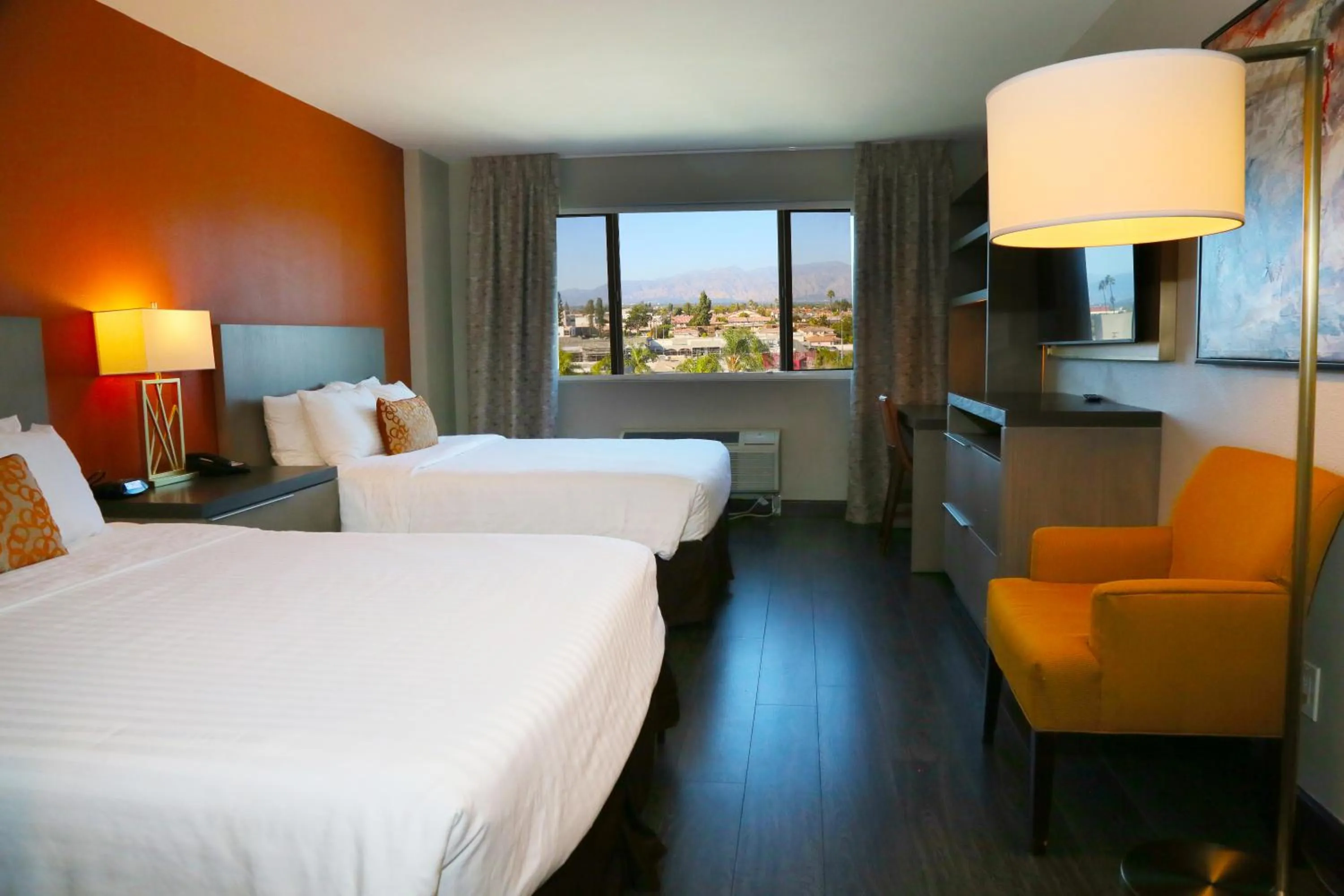 Photo of the whole room, Bed in Lincoln Hotel Monterey Park Los Angeles