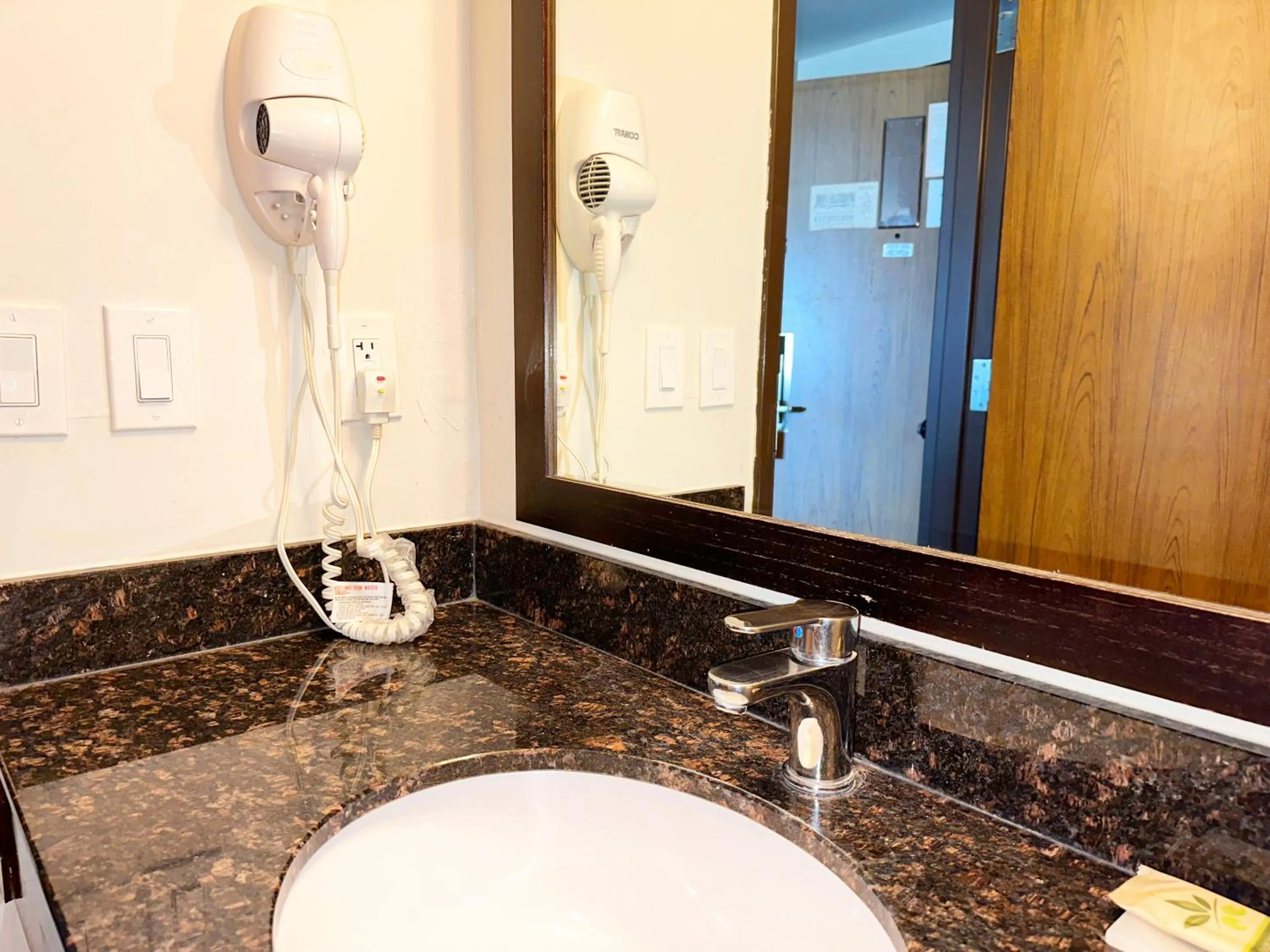 Bathroom in Lincoln Hotel Monterey Park Los Angeles