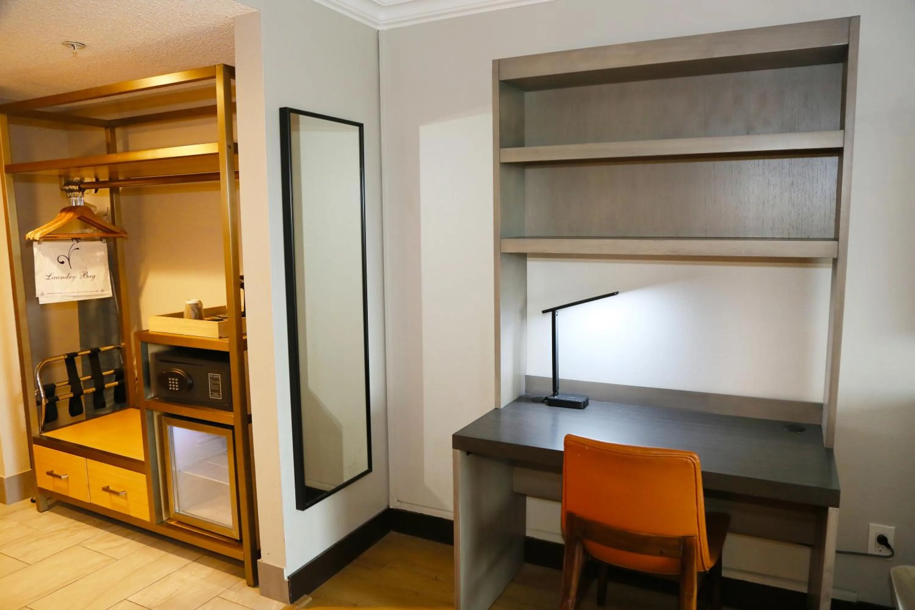 wardrobe in Lincoln Hotel Monterey Park Los Angeles