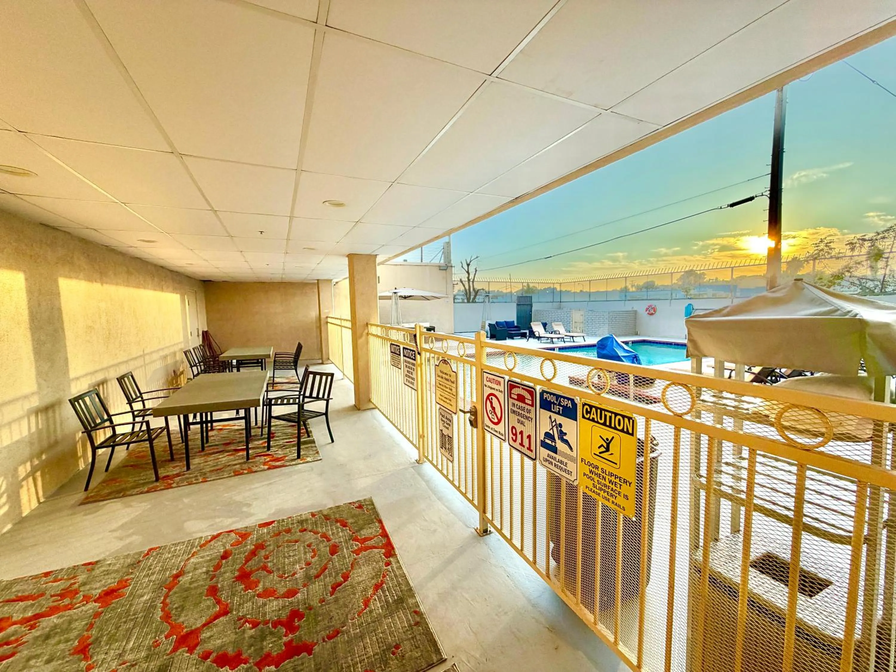 Swimming pool in Lincoln Hotel Monterey Park Los Angeles