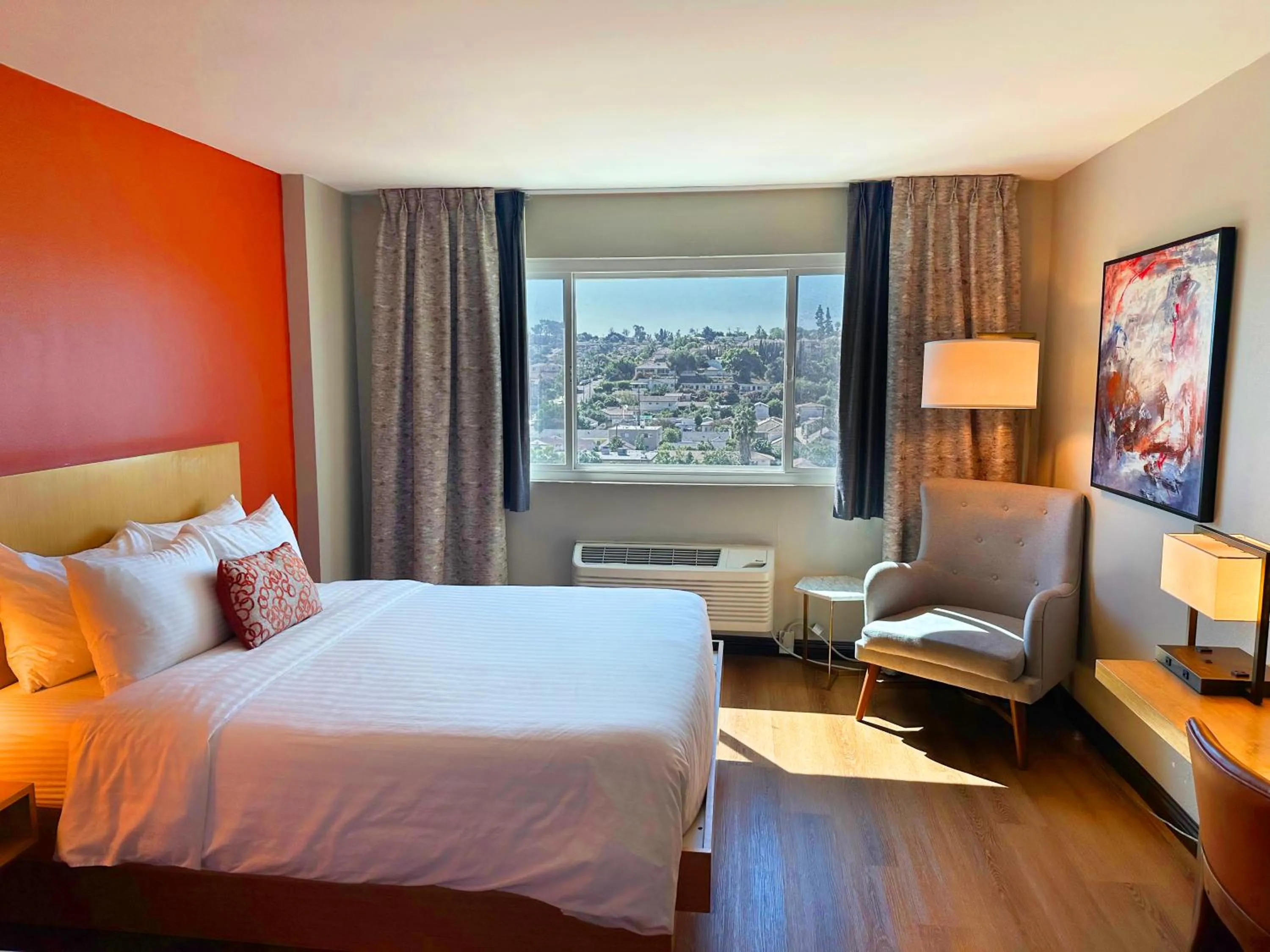 Photo of the whole room, Bed in Lincoln Hotel Monterey Park Los Angeles