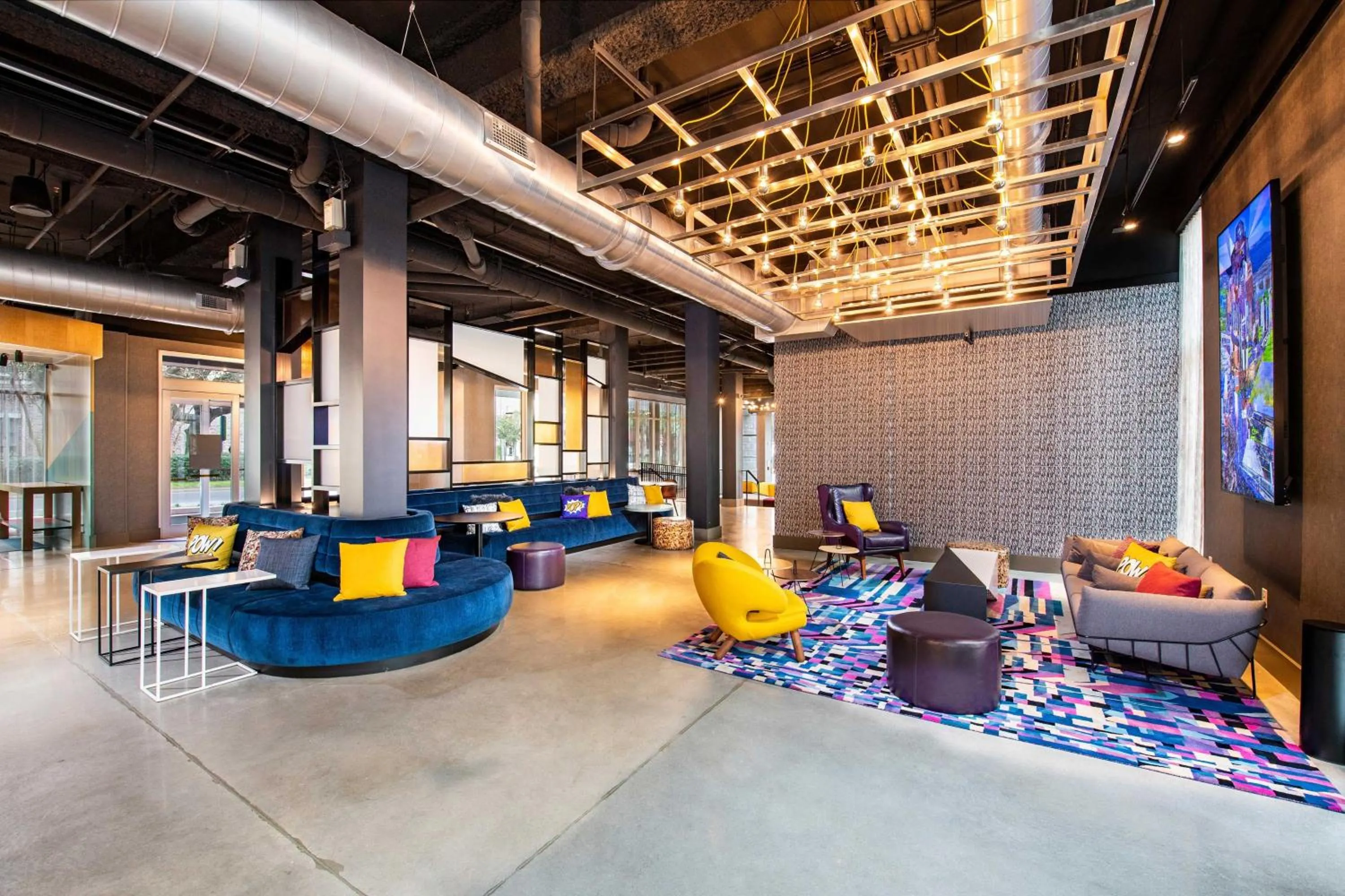 Lounge or bar in Aloft Savannah Downtown Historic District