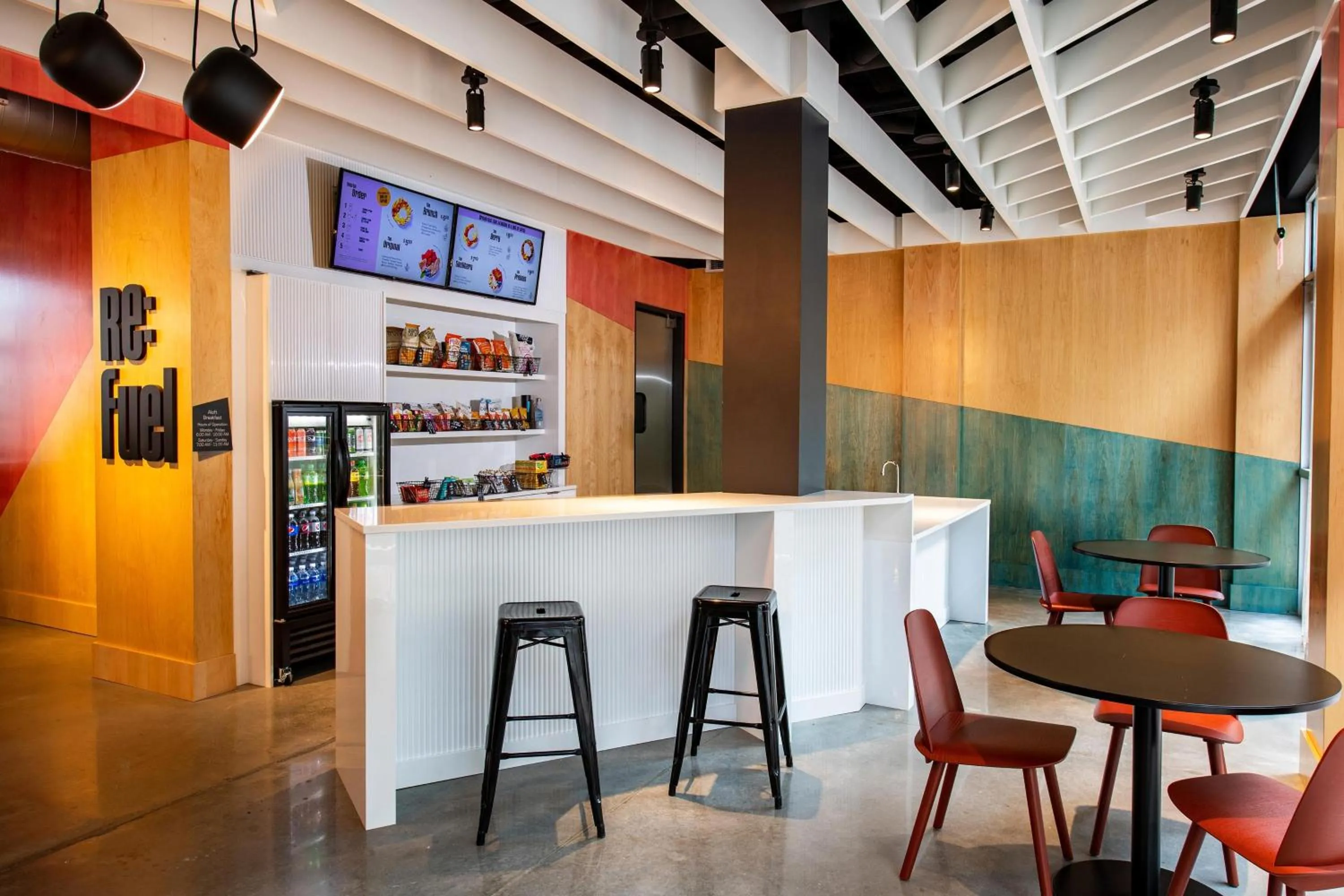 Lounge or bar in Aloft Savannah Downtown Historic District