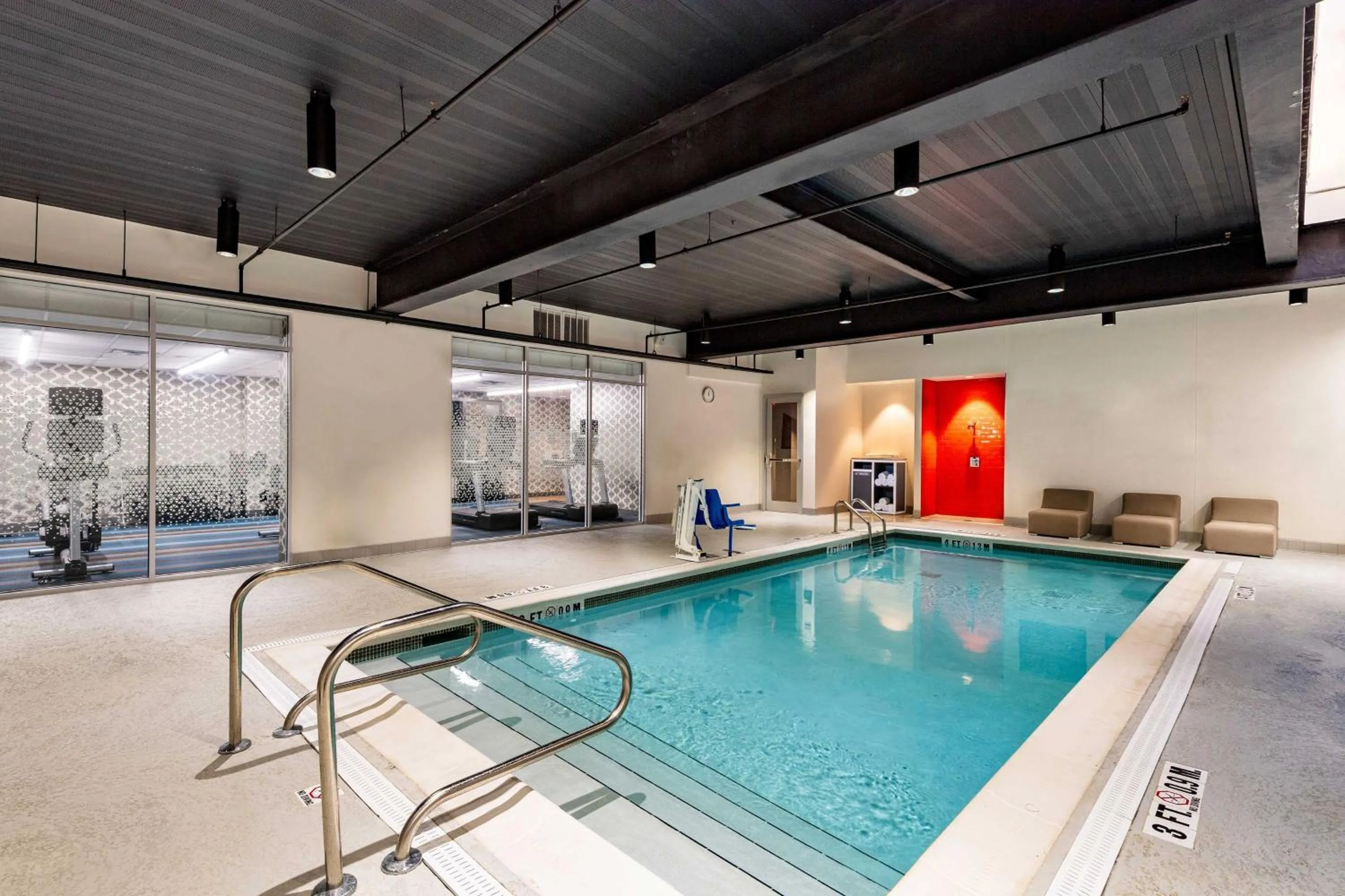Swimming pool in Aloft Savannah Downtown Historic District