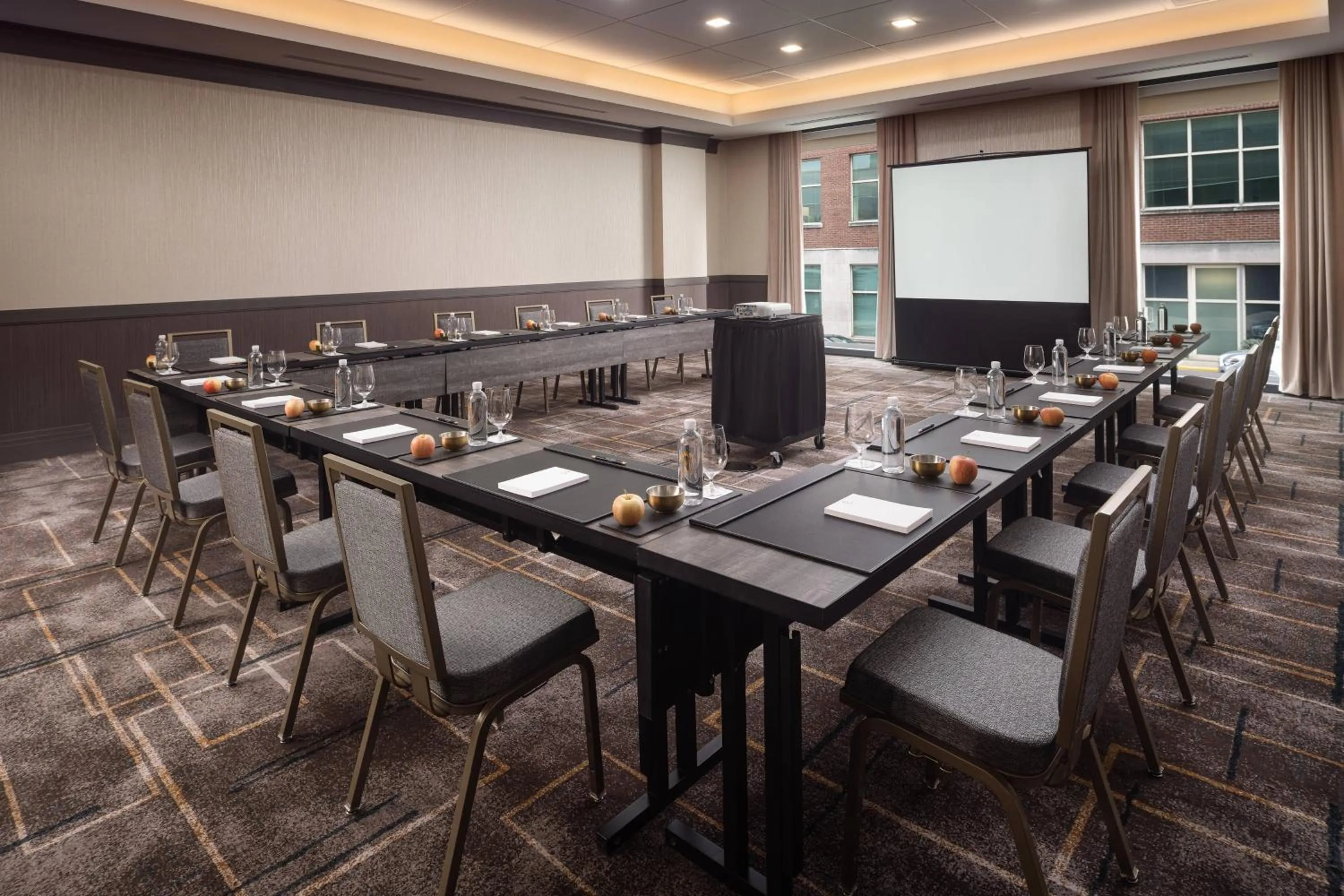 Meeting/conference room in Hotel Distil, Autograph Collection