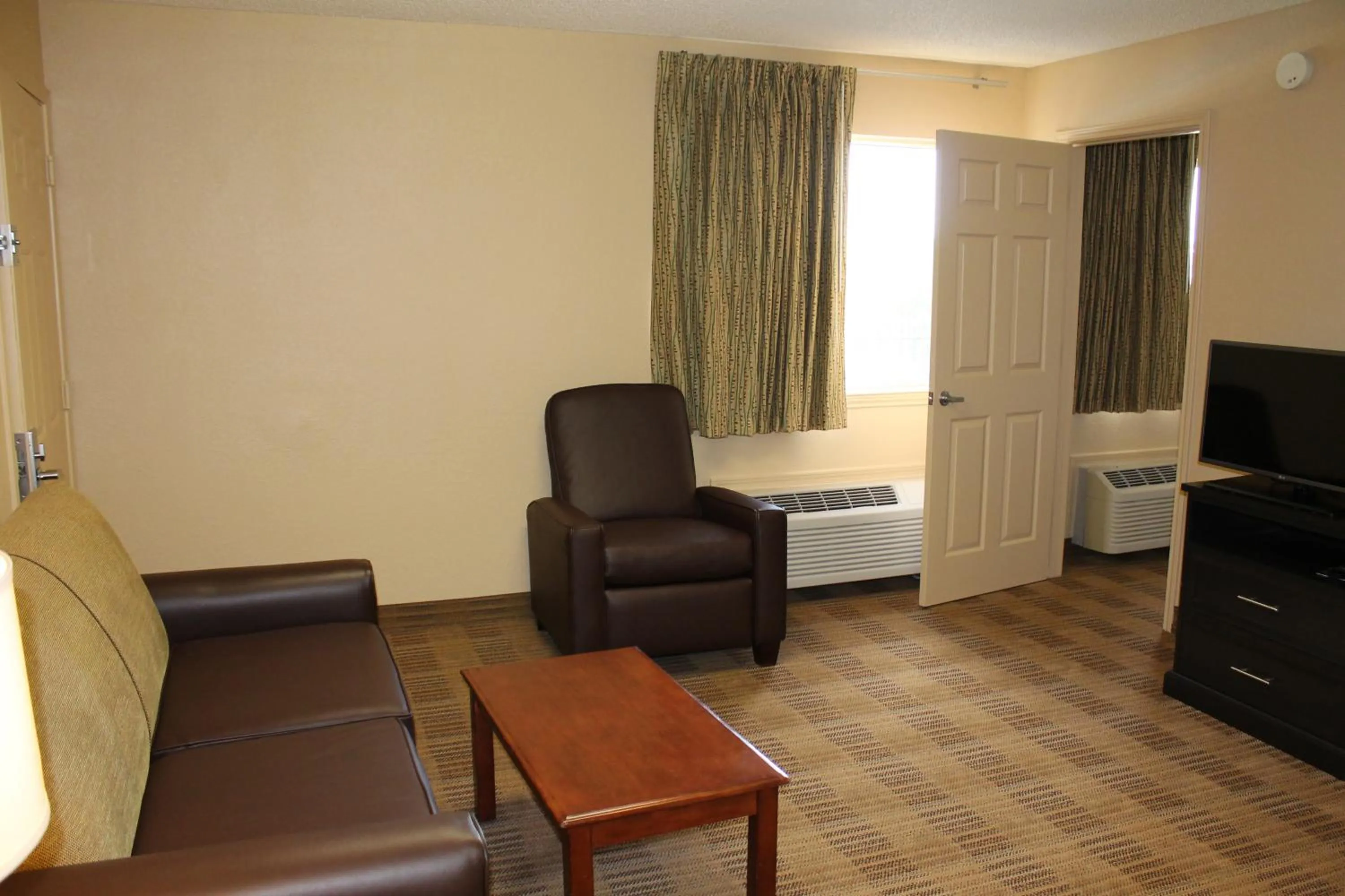 Living room in Extended Stay America Select Suites - Houston - Sugar Land