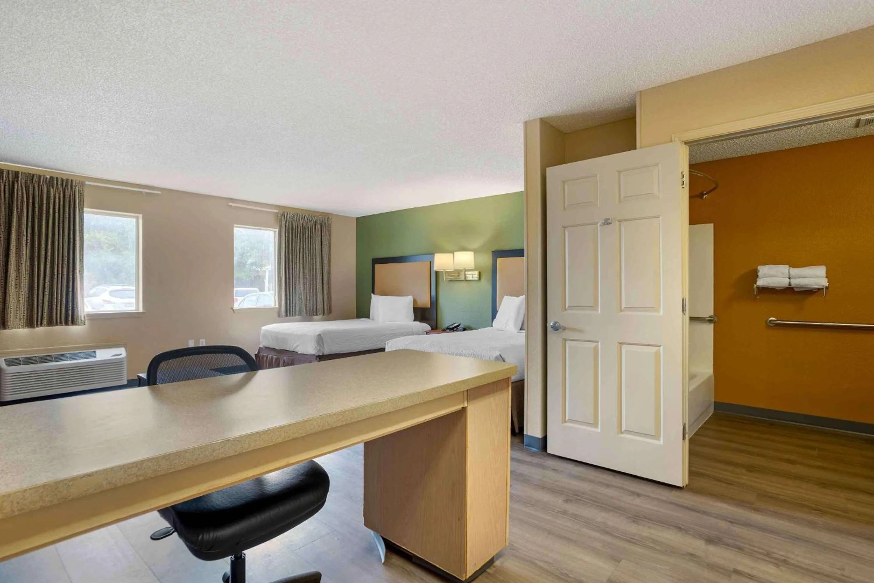 Bedroom, Bed in Extended Stay America Select Suites - Houston - Sugar Land