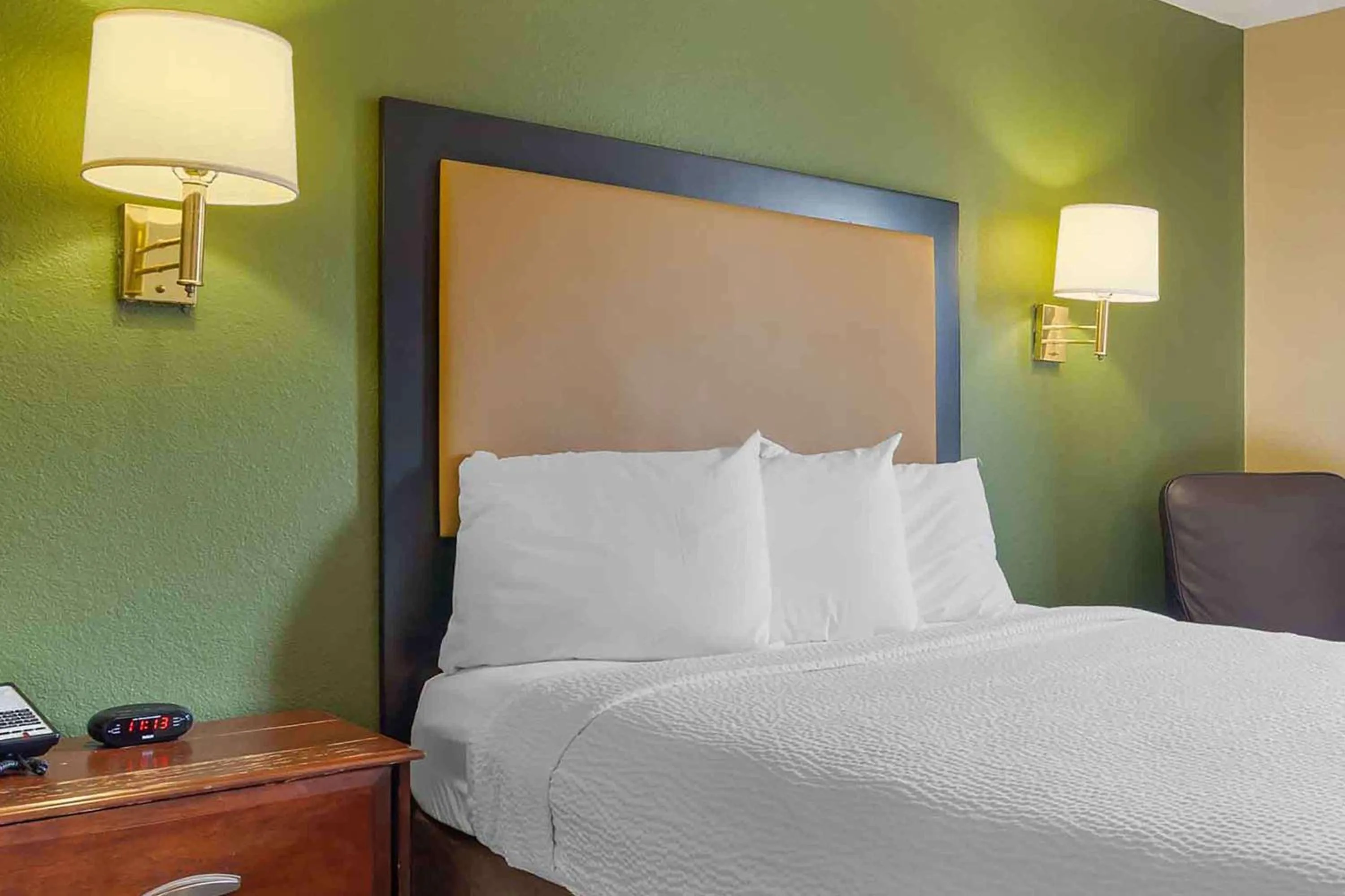 Bedroom, Bed in Extended Stay America Select Suites - Houston - Sugar Land