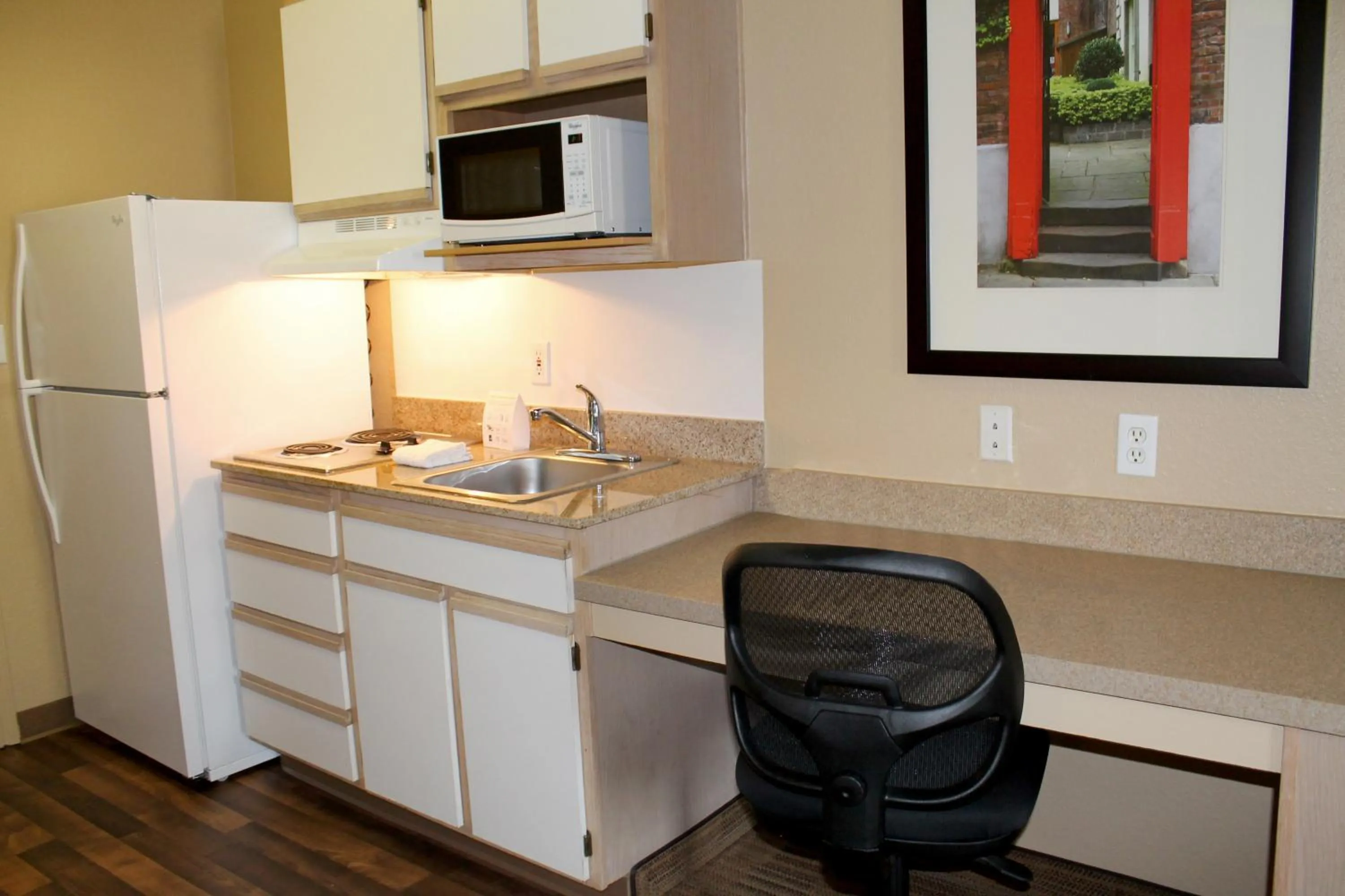 Kitchen or kitchenette in Extended Stay America Select Suites - Houston - Sugar Land