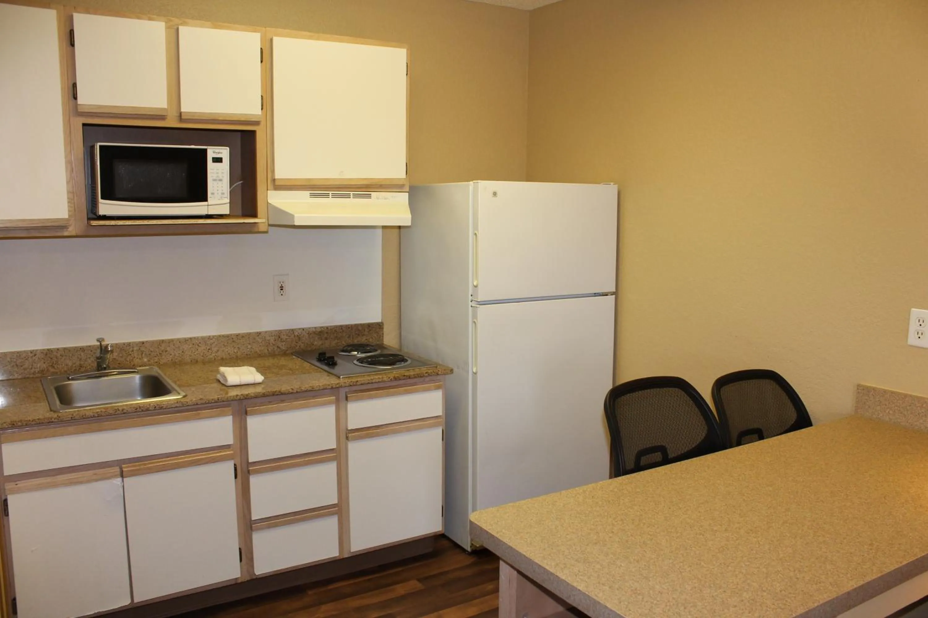 Kitchen or kitchenette in Extended Stay America Select Suites - Houston - Sugar Land