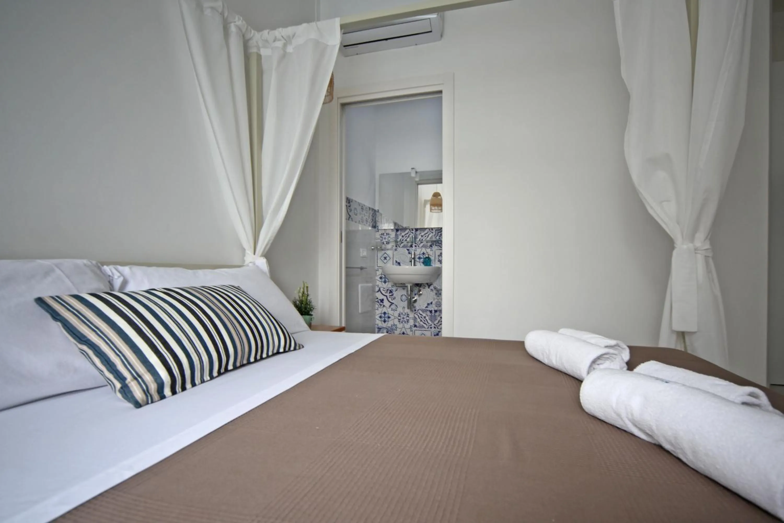 Bed in Petra Solis by Jdvacanze