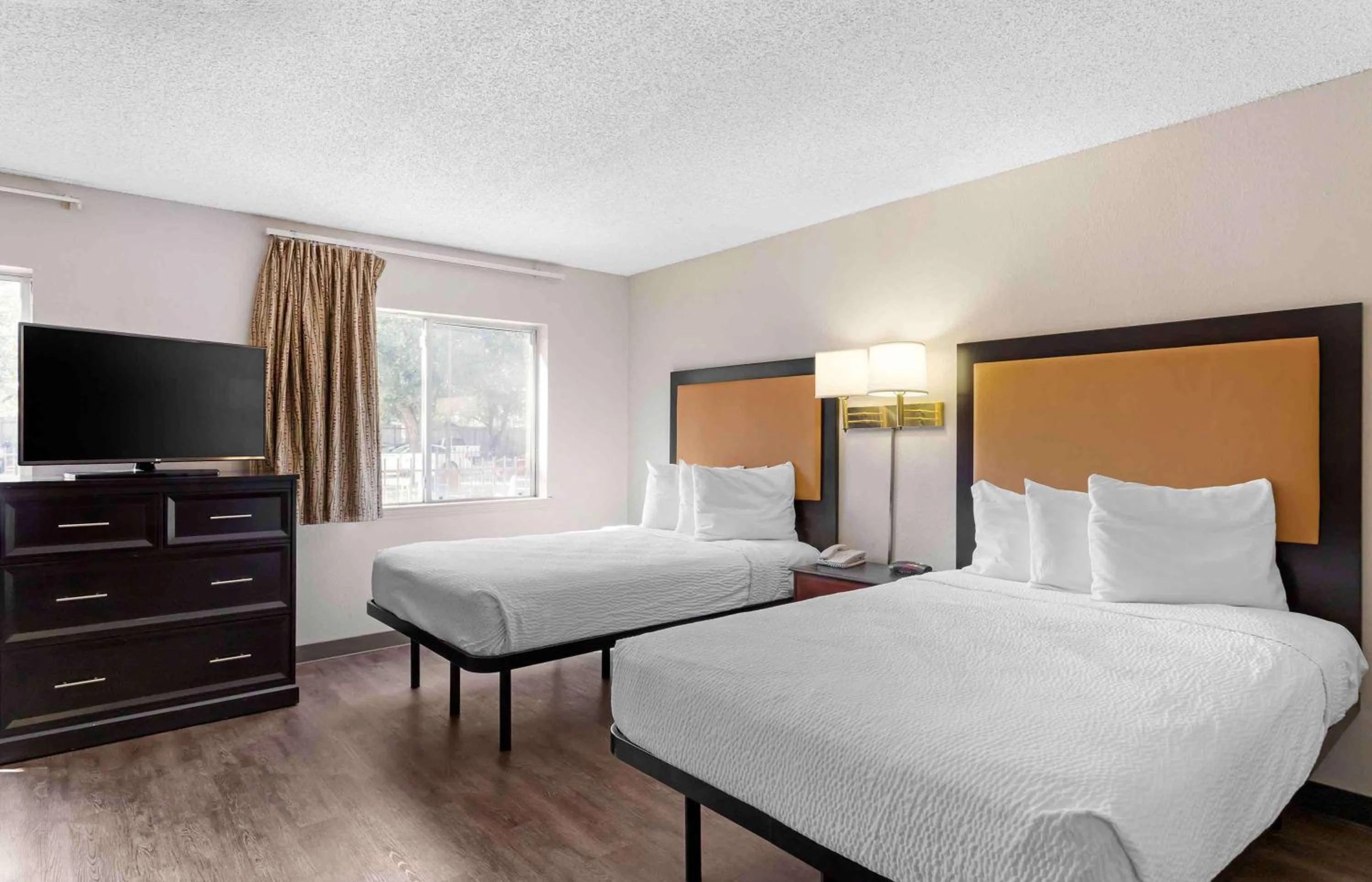 Bedroom, Bed in Extended Stay America Suites - Houston - Katy Freeway - Energy Corridor