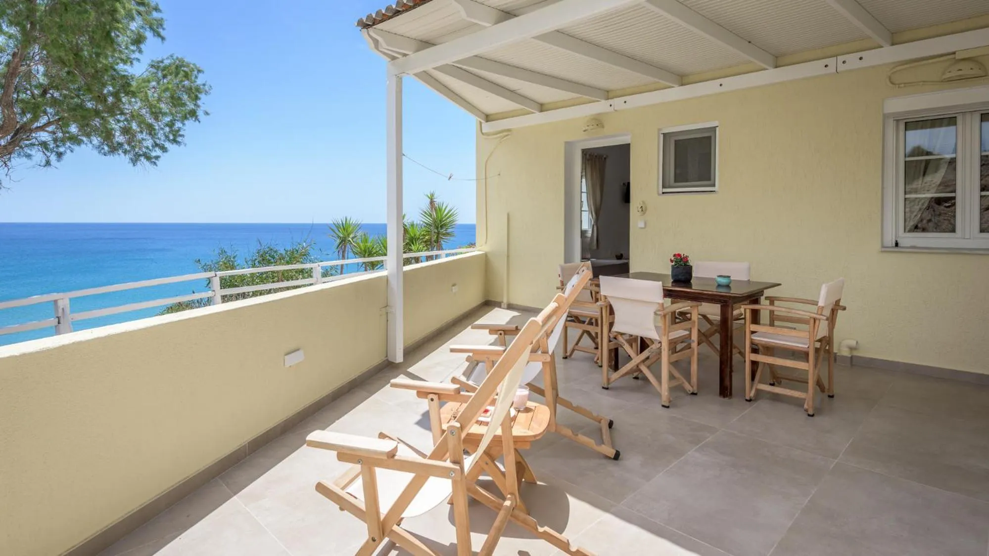 Giourgas Studios & Apartments