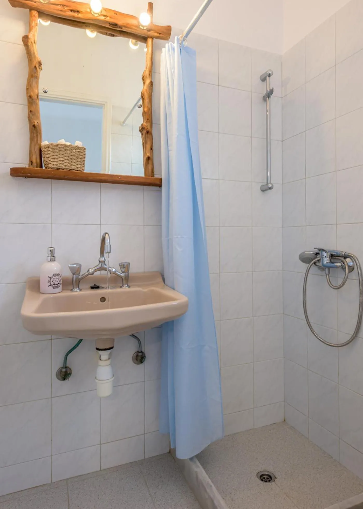 Giourgas Studios & Apartments