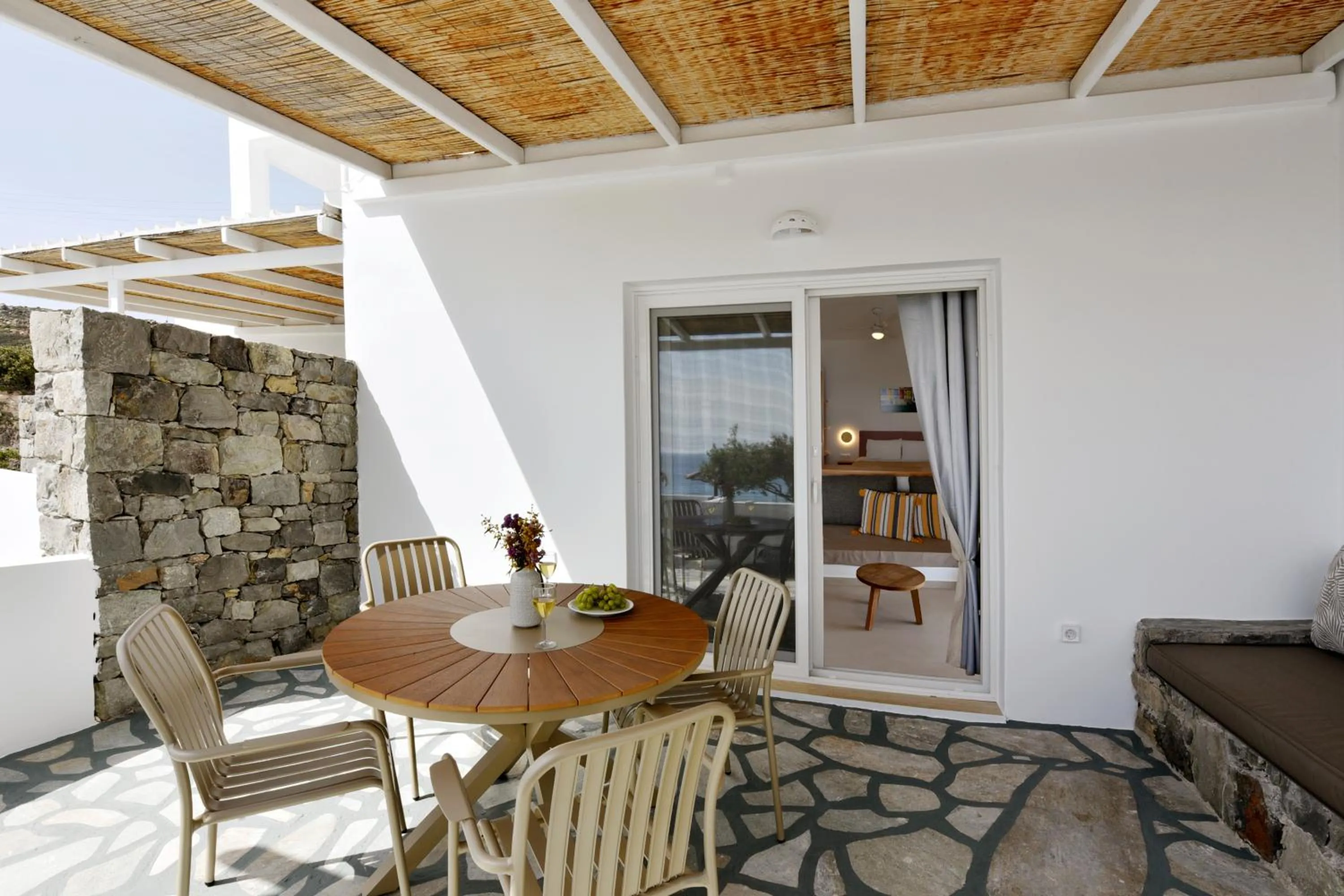 Giourgas Studios & Apartments