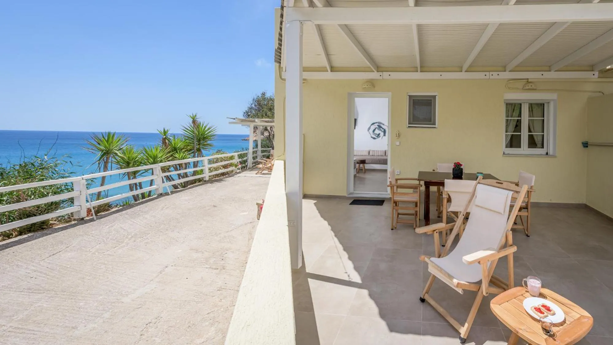 Giourgas Studios & Apartments