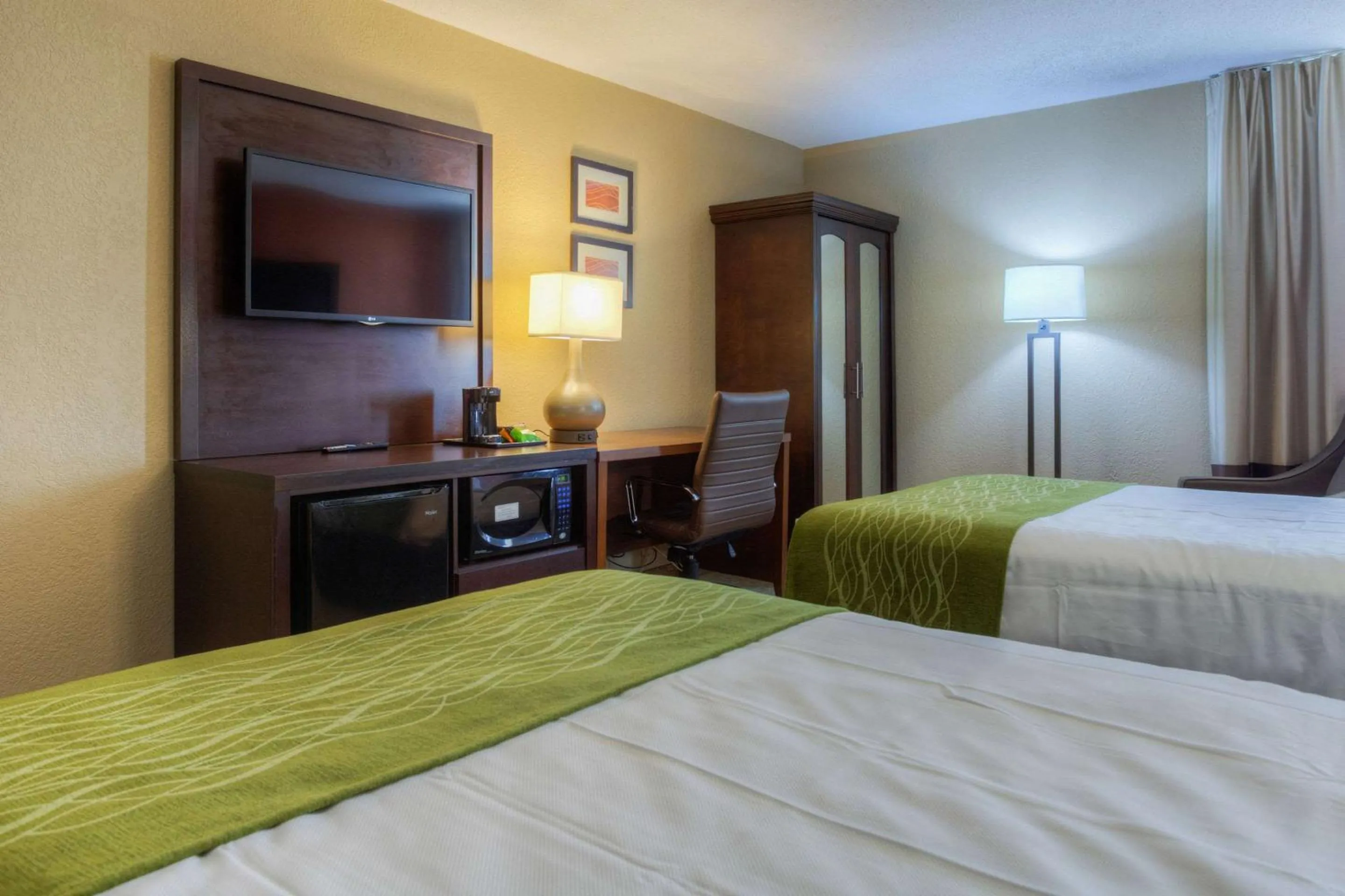Bedroom, Bed in Comfort Inn & Suites Evansville Airport