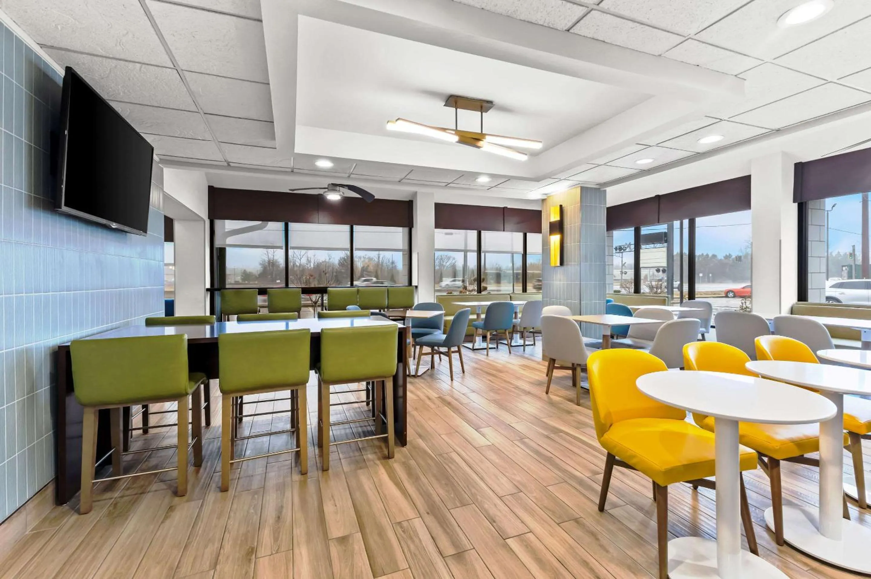 Breakfast in Comfort Inn & Suites Evansville Airport