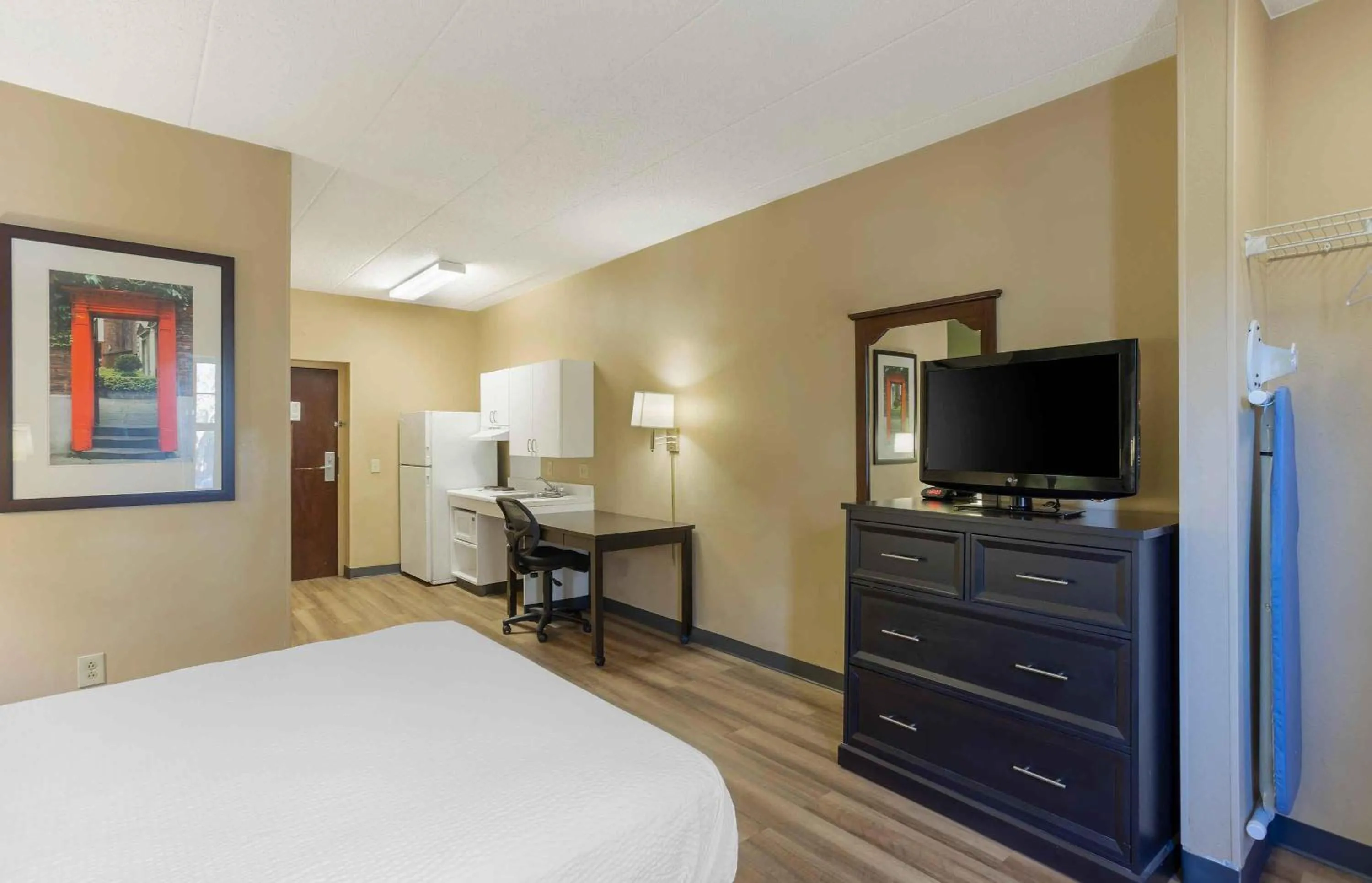 Bedroom, Bed in Extended Stay America Suites - Philadelphia - Airport - Tinicum Blvd