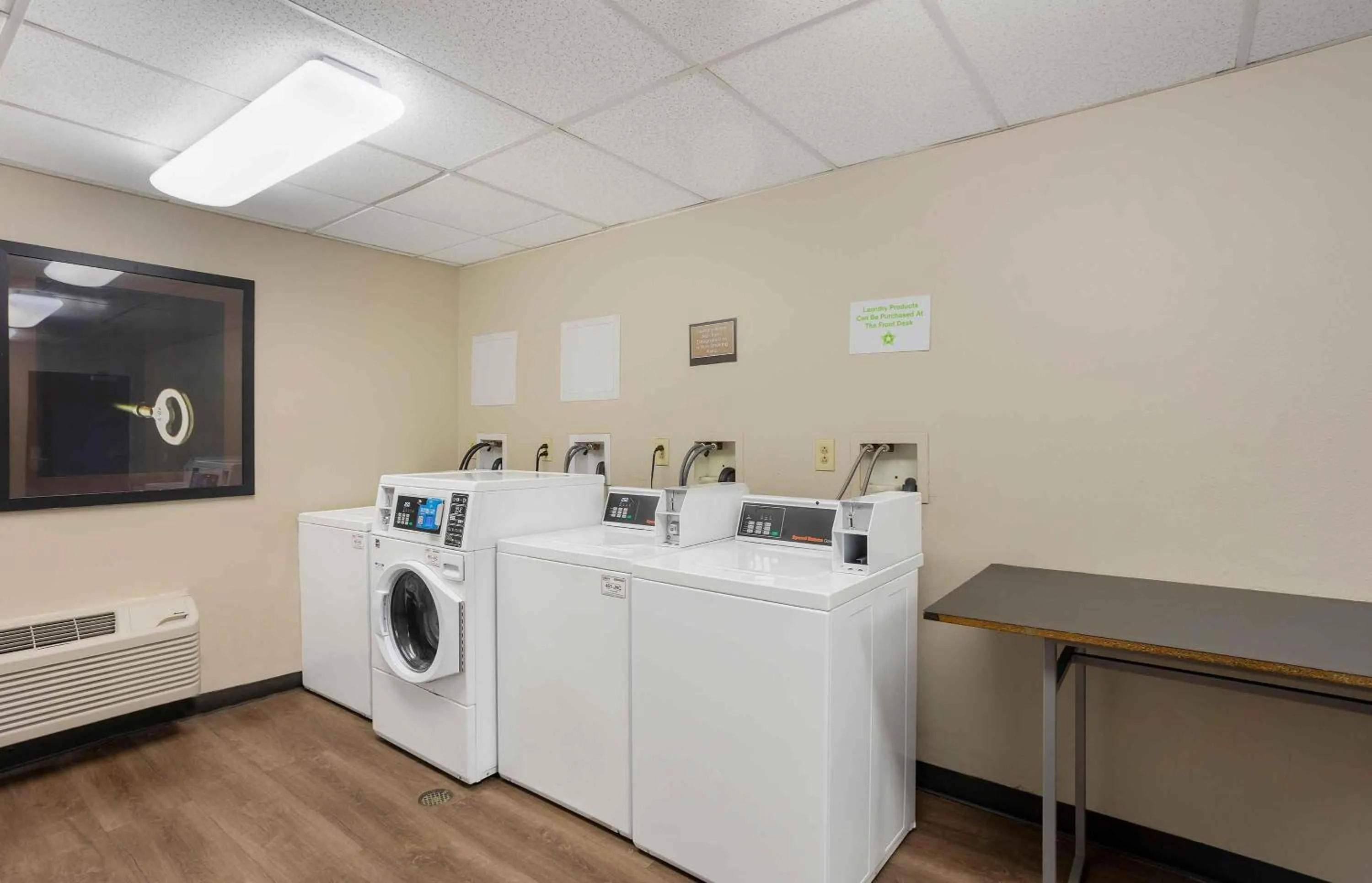 Property building in Extended Stay America Suites - Philadelphia - Airport - Tinicum Blvd